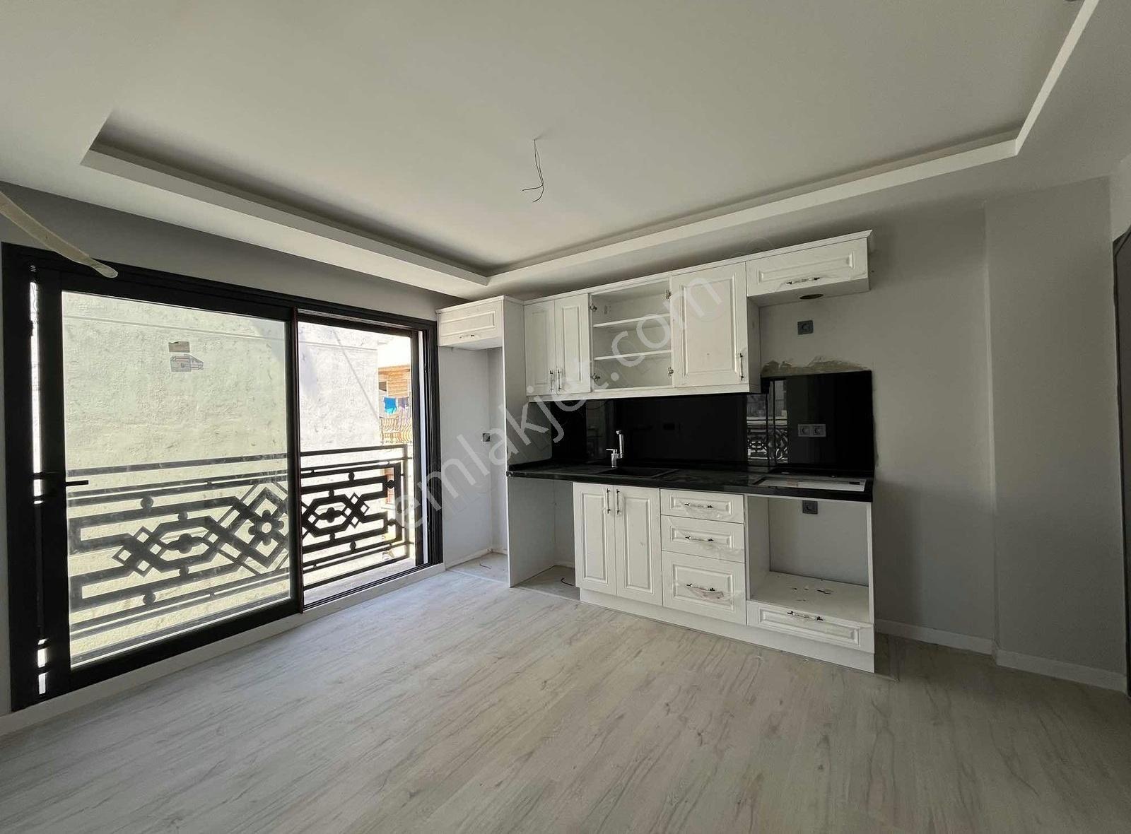 Yiğit Gayrimenkulden Çeşme Marinada Satılık Sıfır 1+1 - Görsel 8