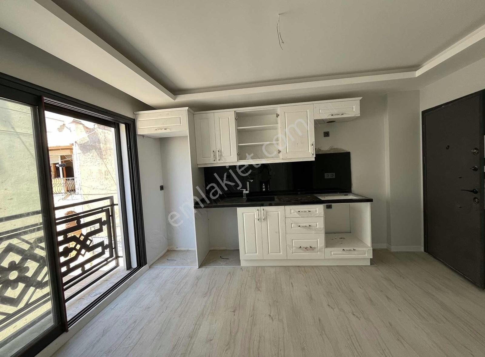 Yiğit Gayrimenkulden Çeşme Marinada Satılık Sıfır 1+1 - Görsel 12