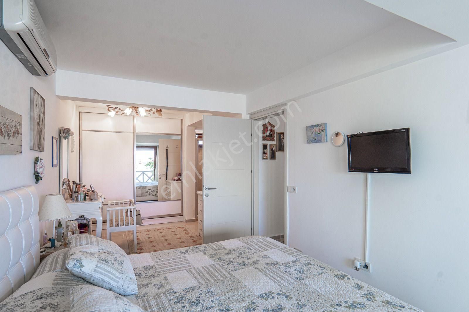 Bodrum Adabükü Doktorlar Sitesi'nde Deniz Manzaralı Birleştirilmiş Satılık Villa - Görsel 23