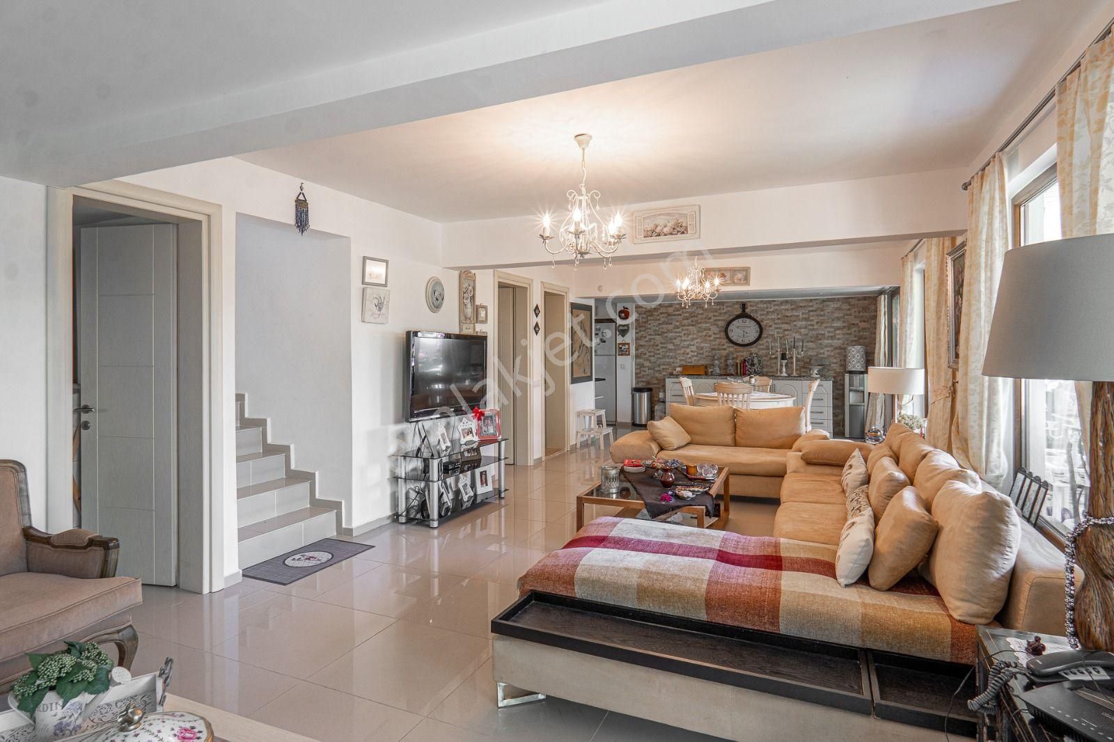 Bodrum Adabükü Doktorlar Sitesi'nde Deniz Manzaralı Birleştirilmiş Satılık Villa - Görsel 19