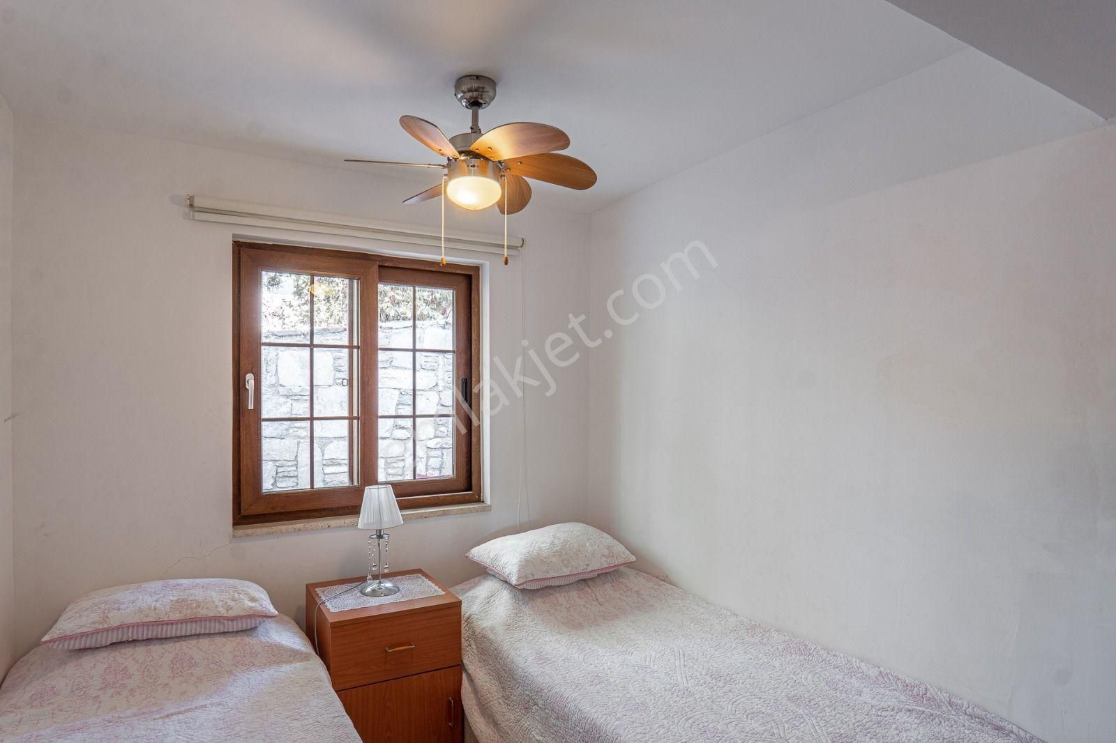 Bodrum Adabükü Doktorlar Sitesi'nde Deniz Manzaralı Birleştirilmiş Satılık Villa - Görsel 31