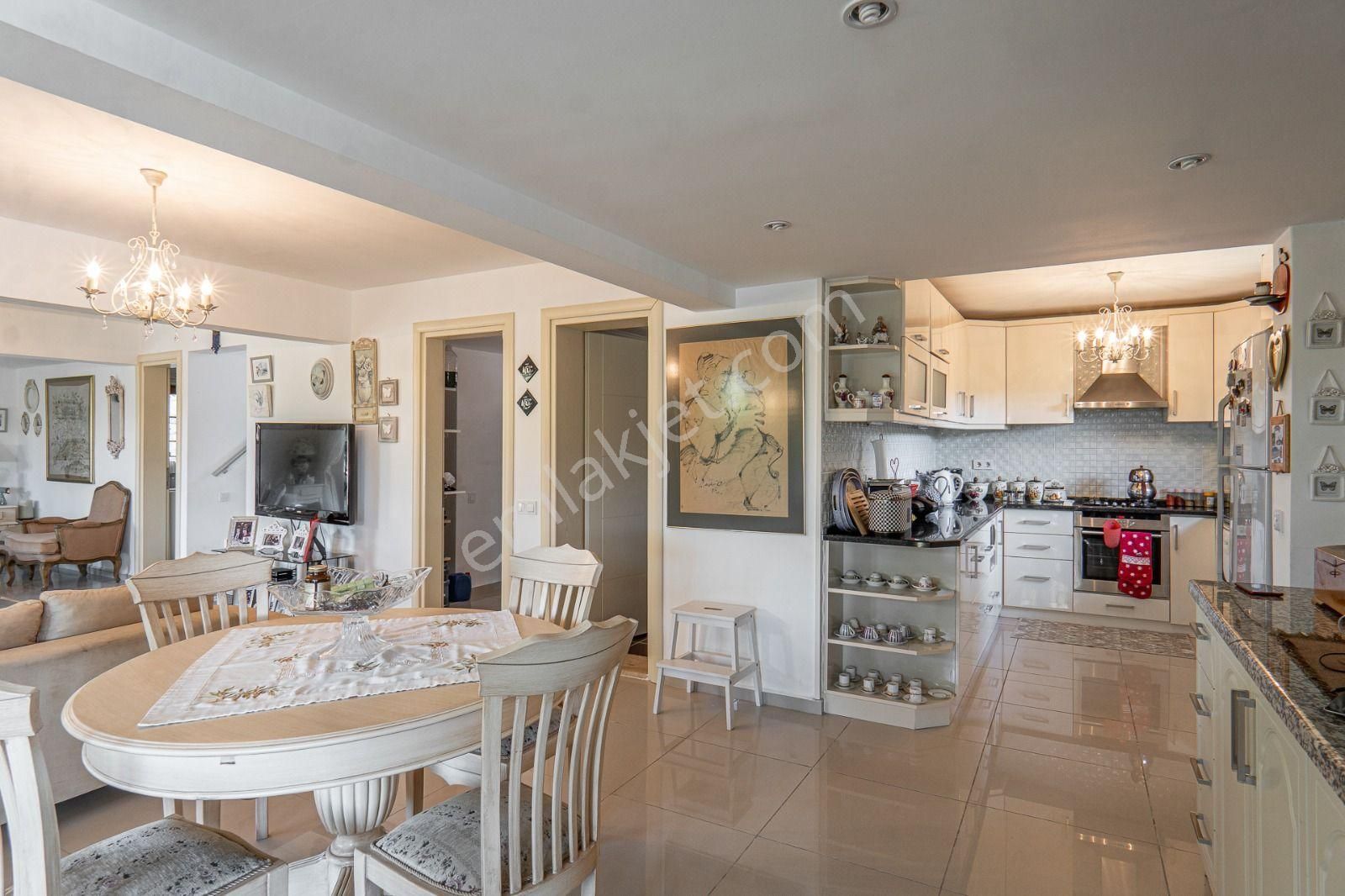 Bodrum Adabükü Doktorlar Sitesi'nde Deniz Manzaralı Birleştirilmiş Satılık Villa - Görsel 16