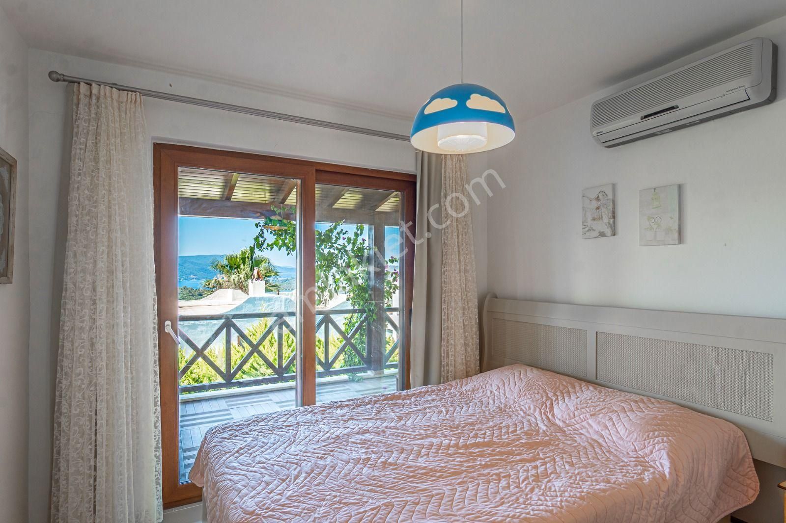 Bodrum Adabükü Doktorlar Sitesi'nde Deniz Manzaralı Birleştirilmiş Satılık Villa - Görsel 28