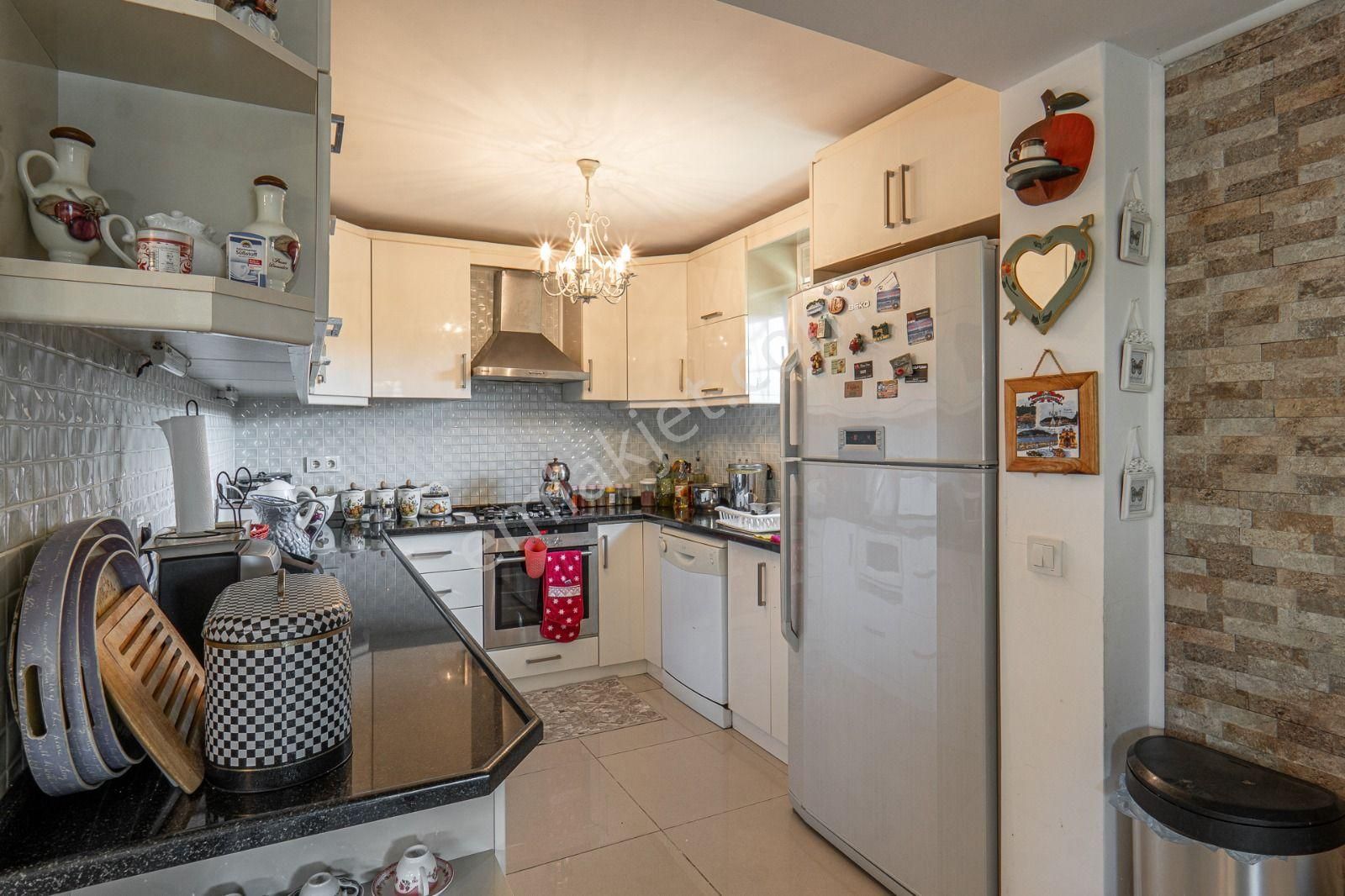 Bodrum Adabükü Doktorlar Sitesi'nde Deniz Manzaralı Birleştirilmiş Satılık Villa - Görsel 18