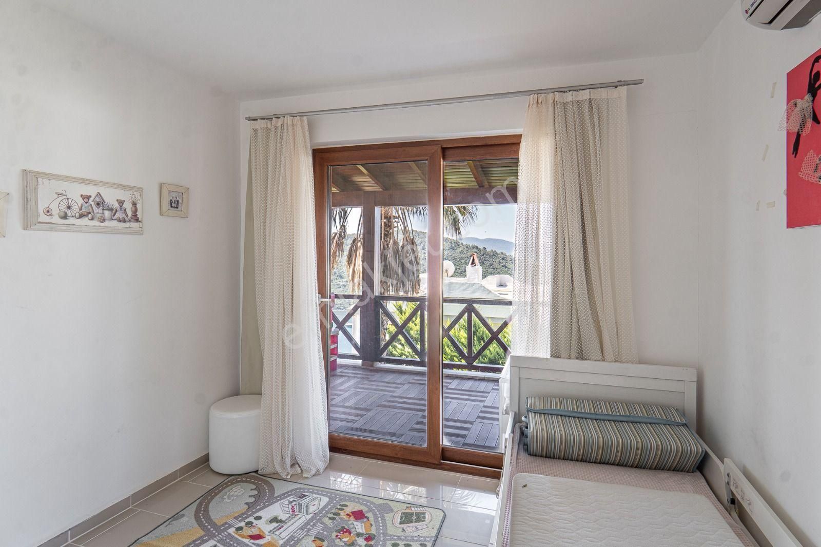 Bodrum Adabükü Doktorlar Sitesi'nde Deniz Manzaralı Birleştirilmiş Satılık Villa - Görsel 26