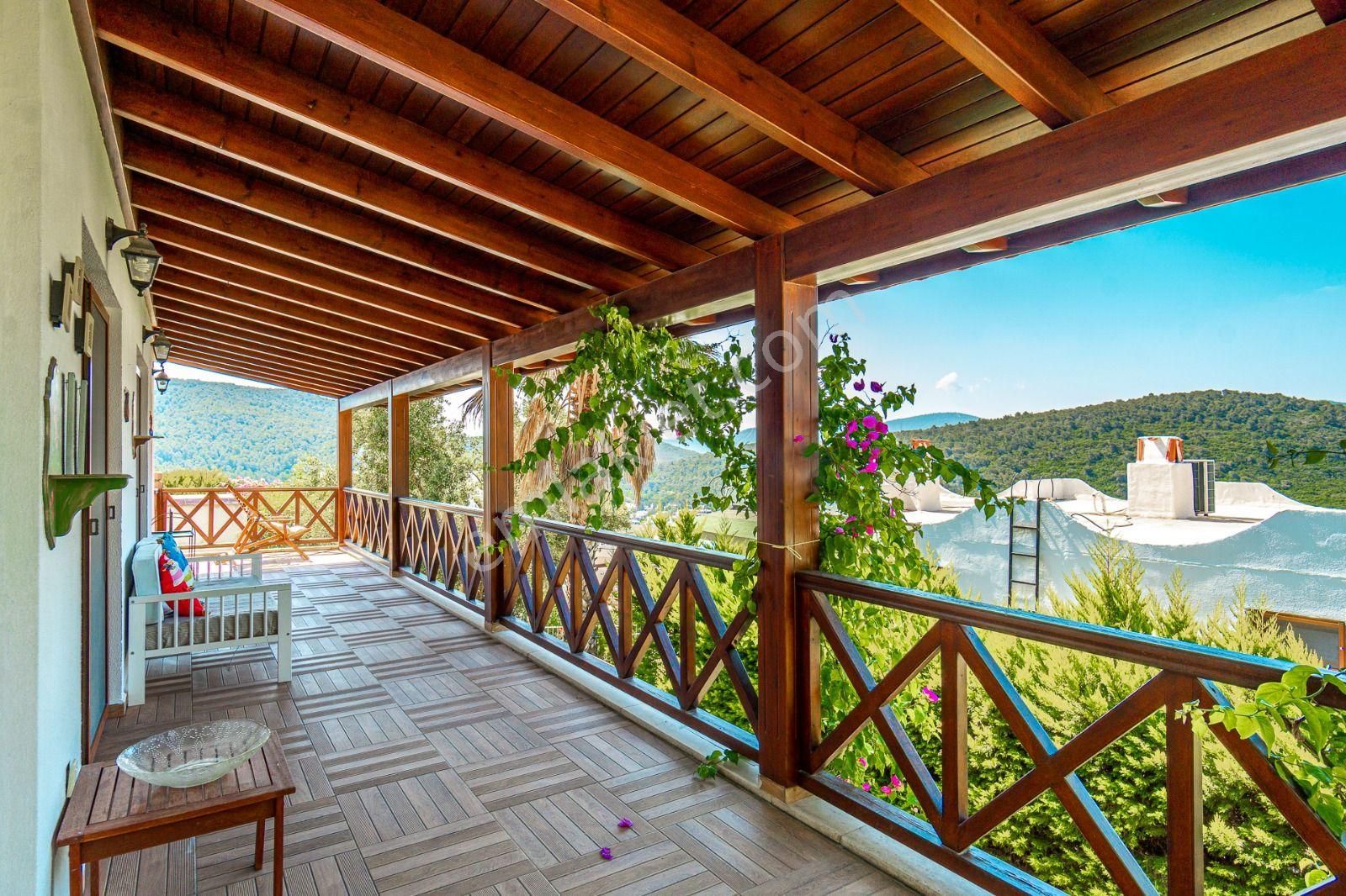 Bodrum Adabükü Doktorlar Sitesi'nde Deniz Manzaralı Birleştirilmiş Satılık Villa - Görsel 3