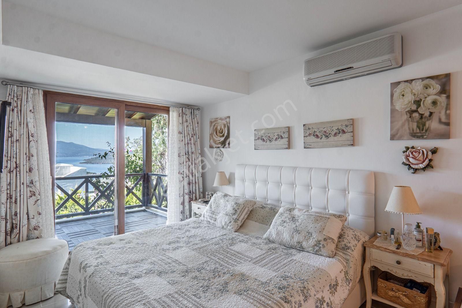 Bodrum Adabükü Doktorlar Sitesi'nde Deniz Manzaralı Birleştirilmiş Satılık Villa - Görsel 22