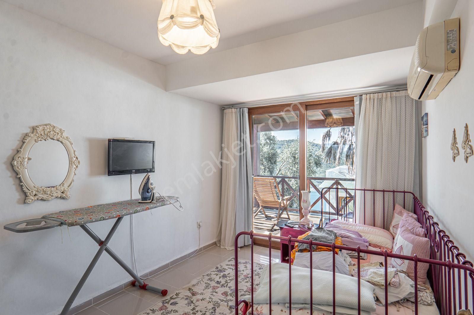 Bodrum Adabükü Doktorlar Sitesi'nde Deniz Manzaralı Birleştirilmiş Satılık Villa - Görsel 25