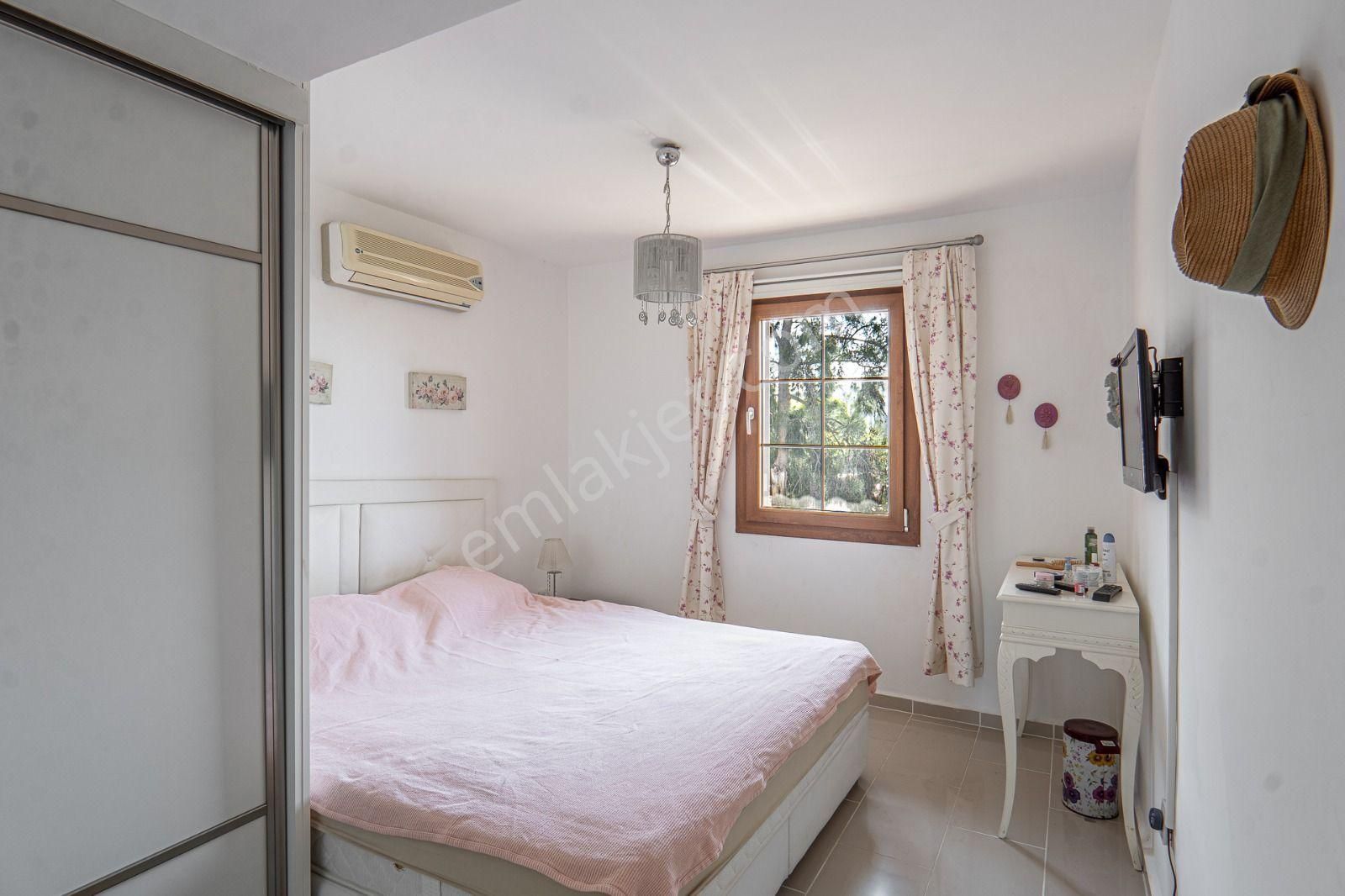 Bodrum Adabükü Doktorlar Sitesi'nde Deniz Manzaralı Birleştirilmiş Satılık Villa - Görsel 27