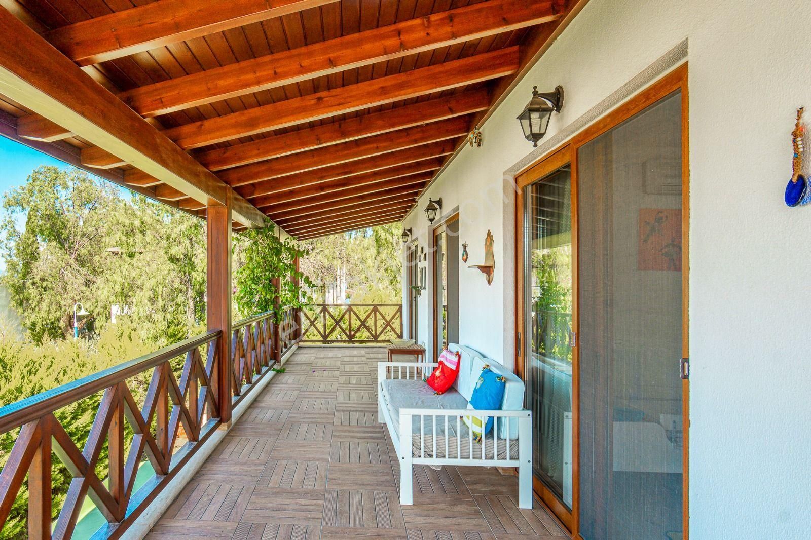 Bodrum Adabükü Doktorlar Sitesi'nde Deniz Manzaralı Birleştirilmiş Satılık Villa - Görsel 2