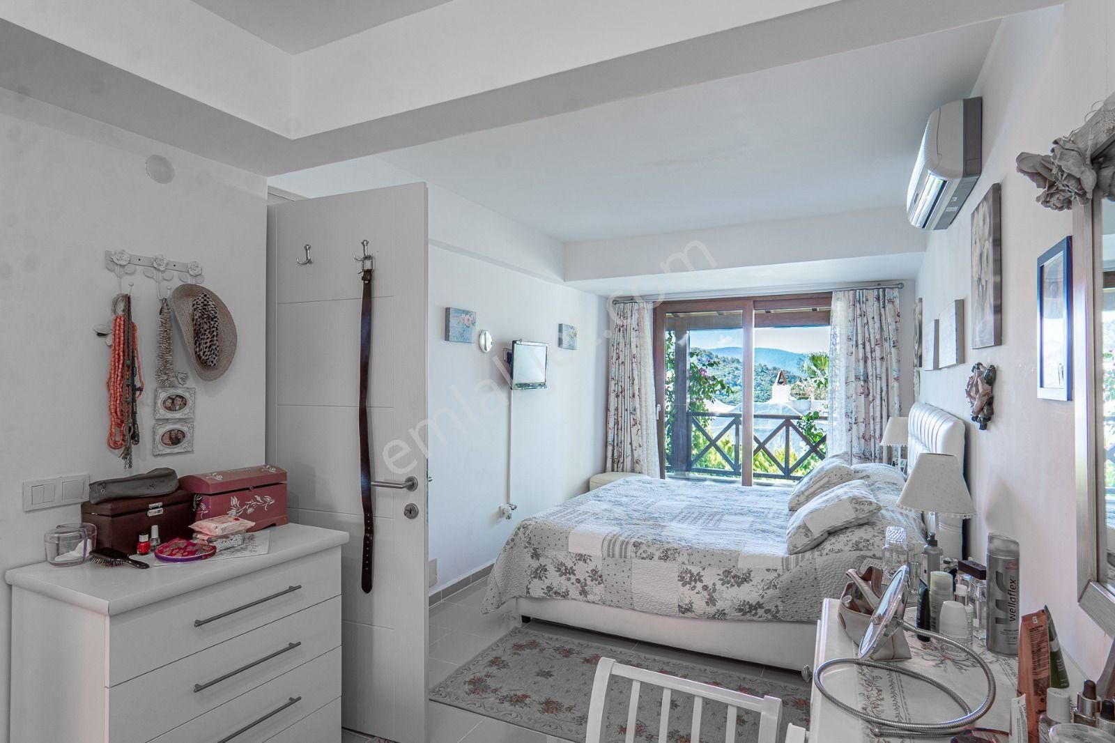 Bodrum Adabükü Doktorlar Sitesi'nde Deniz Manzaralı Birleştirilmiş Satılık Villa - Görsel 24