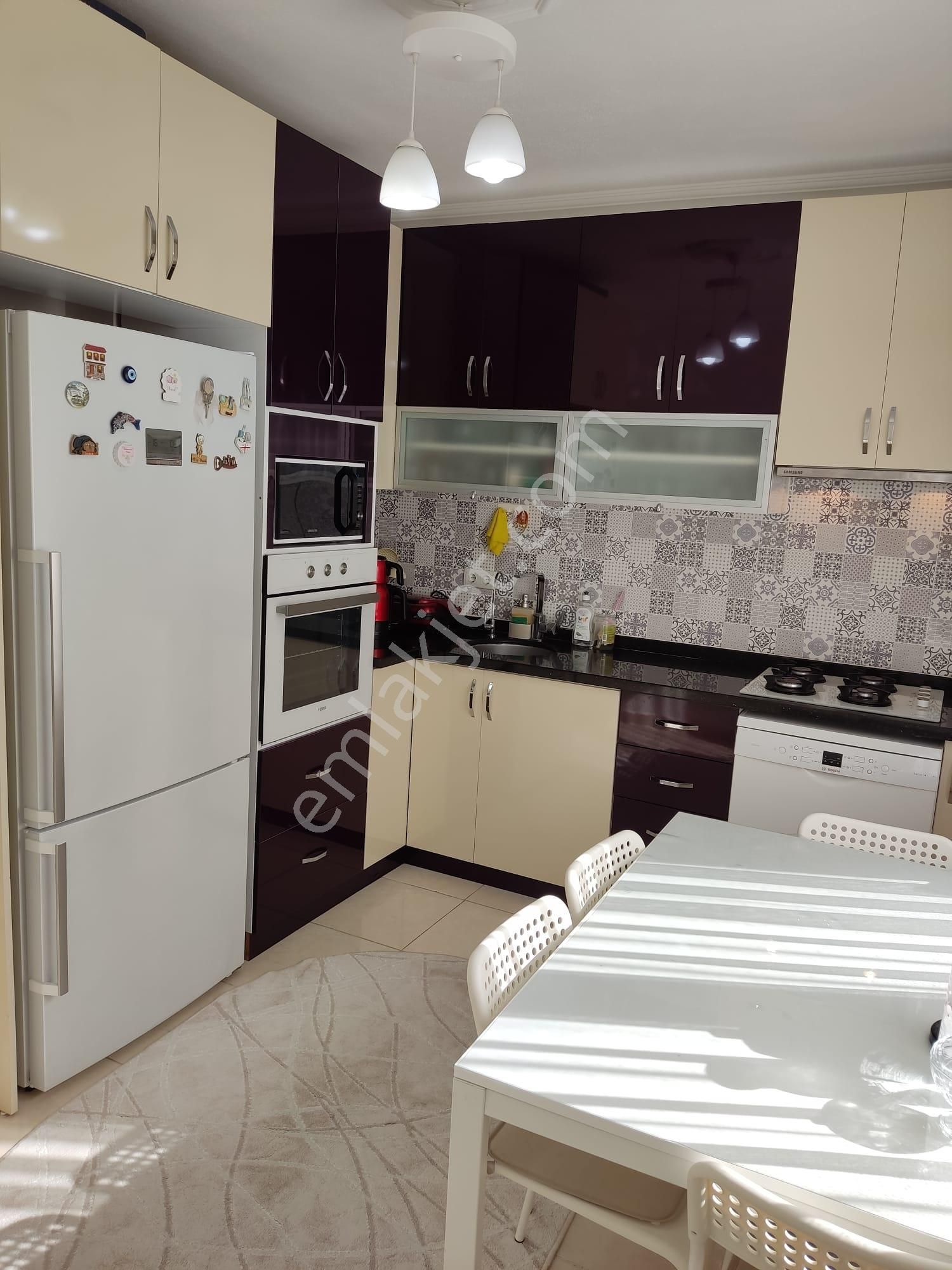 Etilerde Ana Cadde Yakını İçi Yenilenmiş Bakımlı 2+1