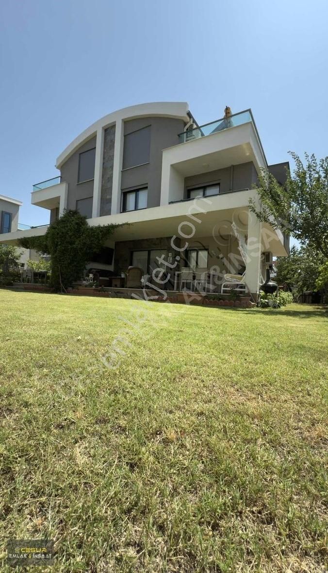 Dikili Umut Sitesinde Ultra Lüks Villa - Görsel 15