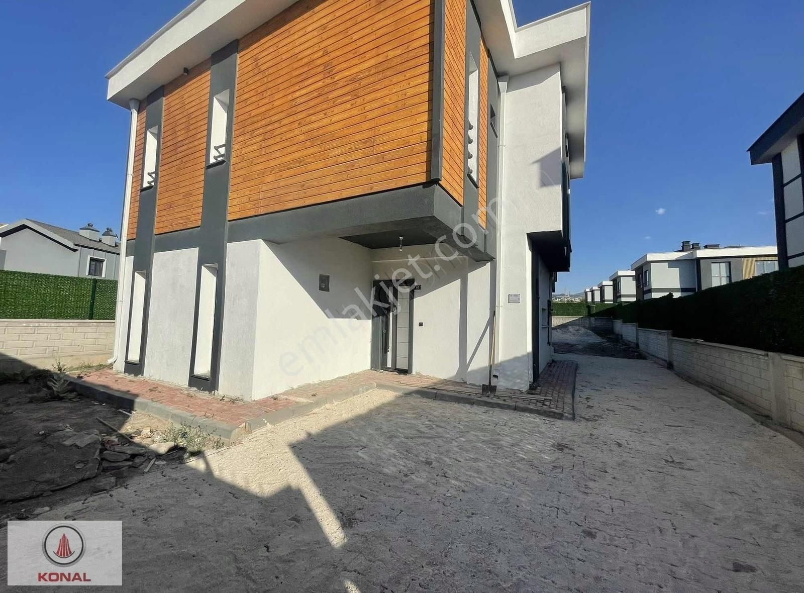 Eğribucak Mahallesi 2 Adet Kiralık Villa Peyzajı Yapılı