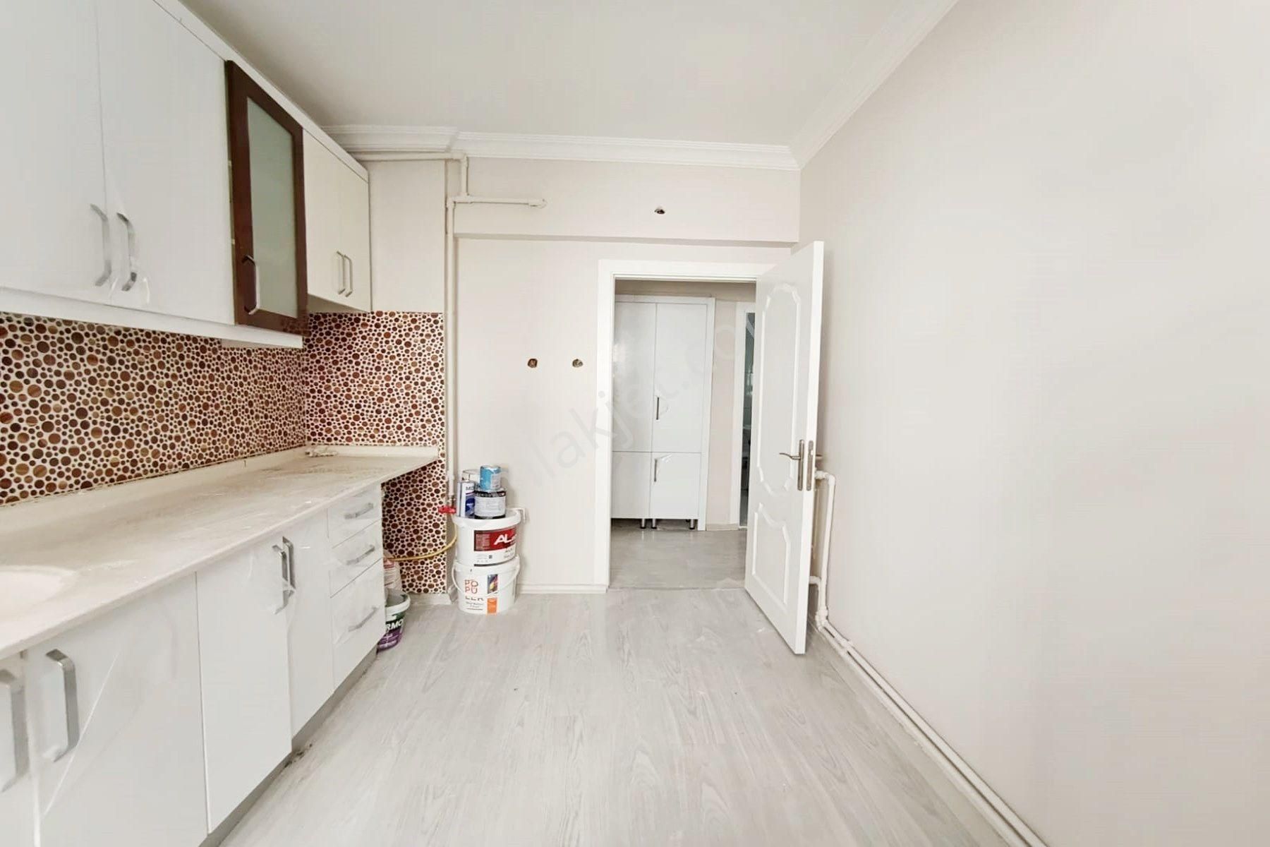 Şenlik Mh Y.giriş 3+1 Öncephe Balkonlu Full Yapllı
