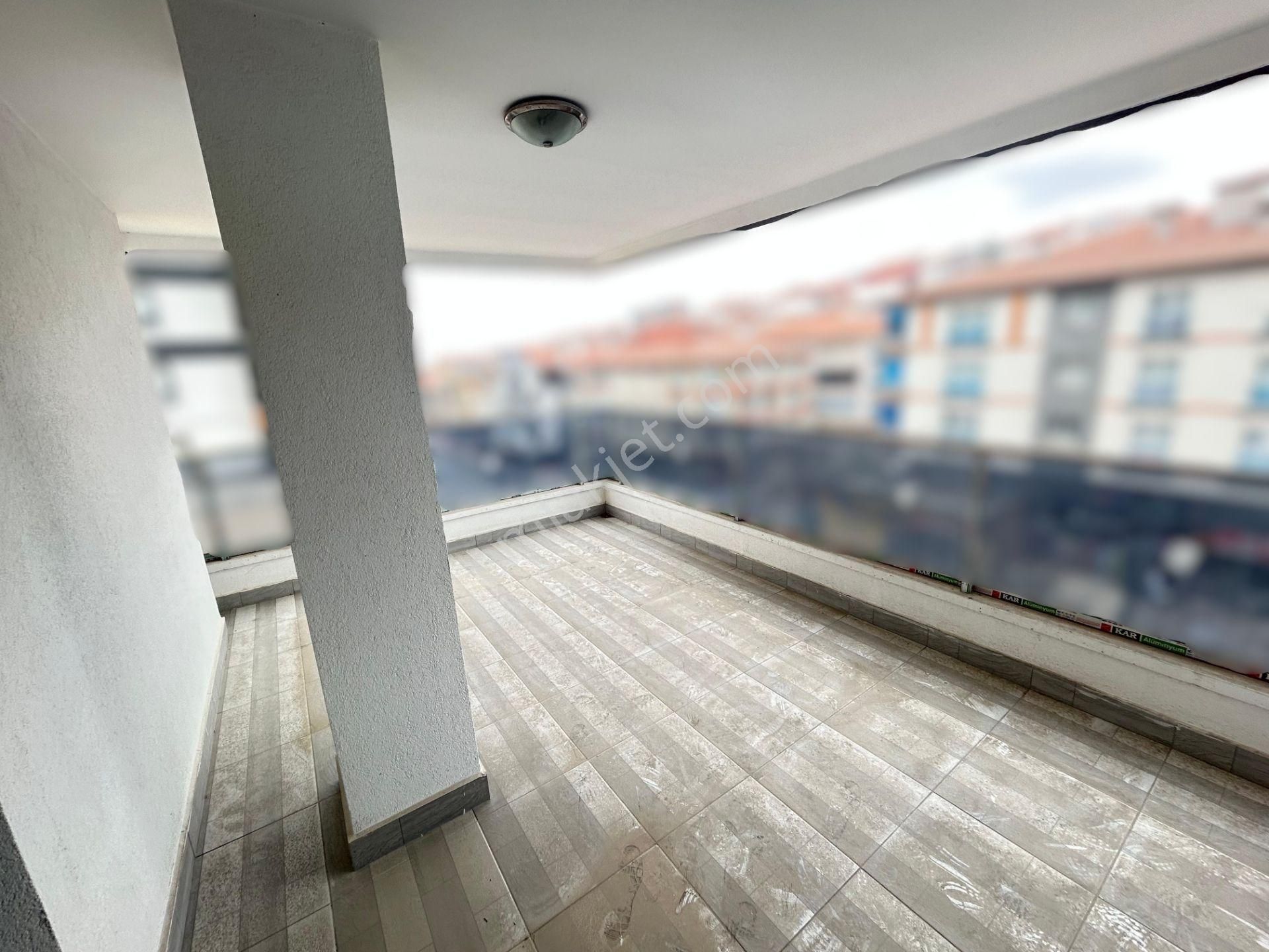 Merkezi Konumda Yüksek Katta Manzaralı Sitede 4+1 Satılık Prıme Ofis - Görsel 3