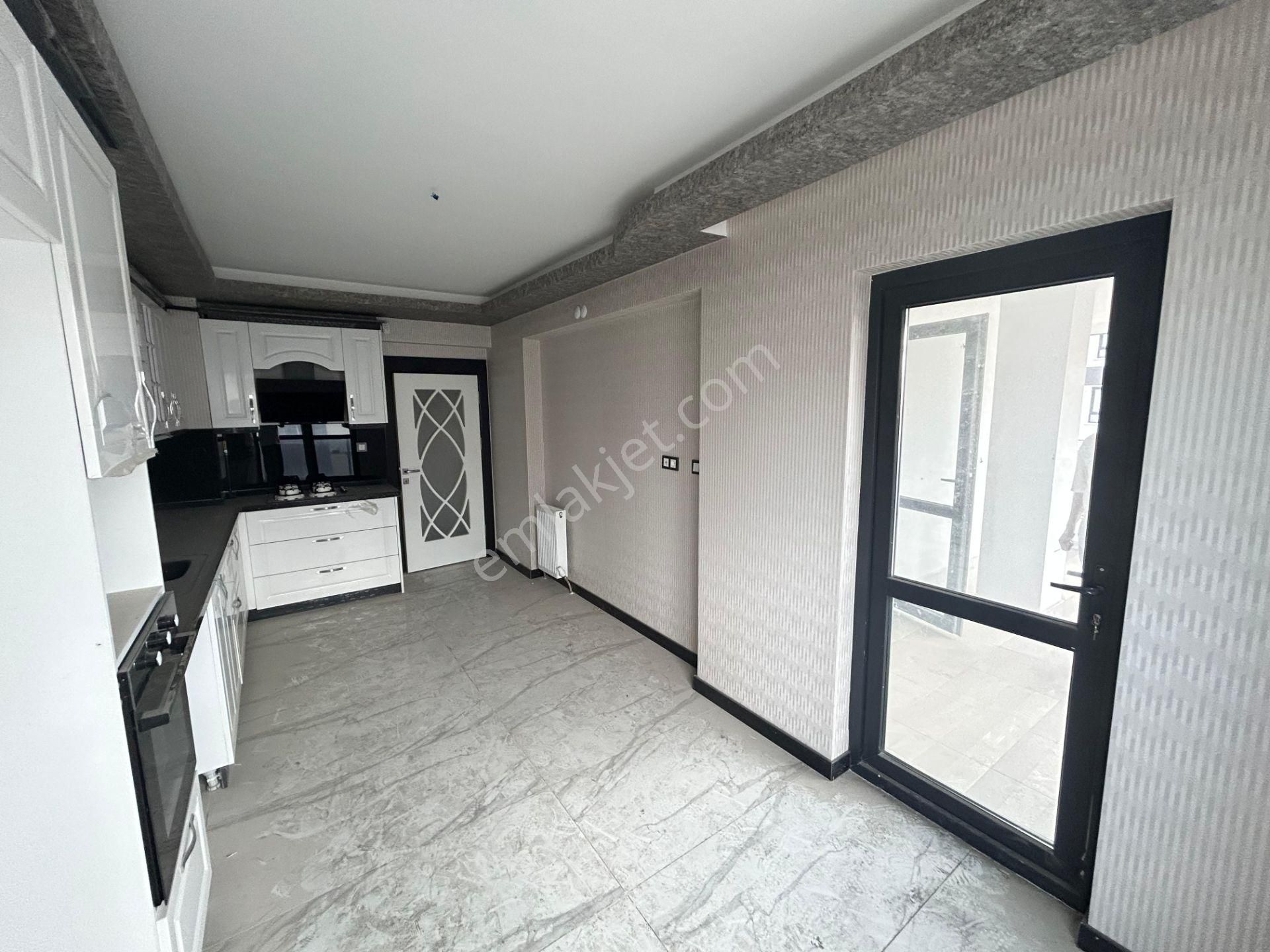 Merkezi Konumda Yüksek Katta Manzaralı Sitede 4+1 Satılık Prıme Ofis - Görsel 33