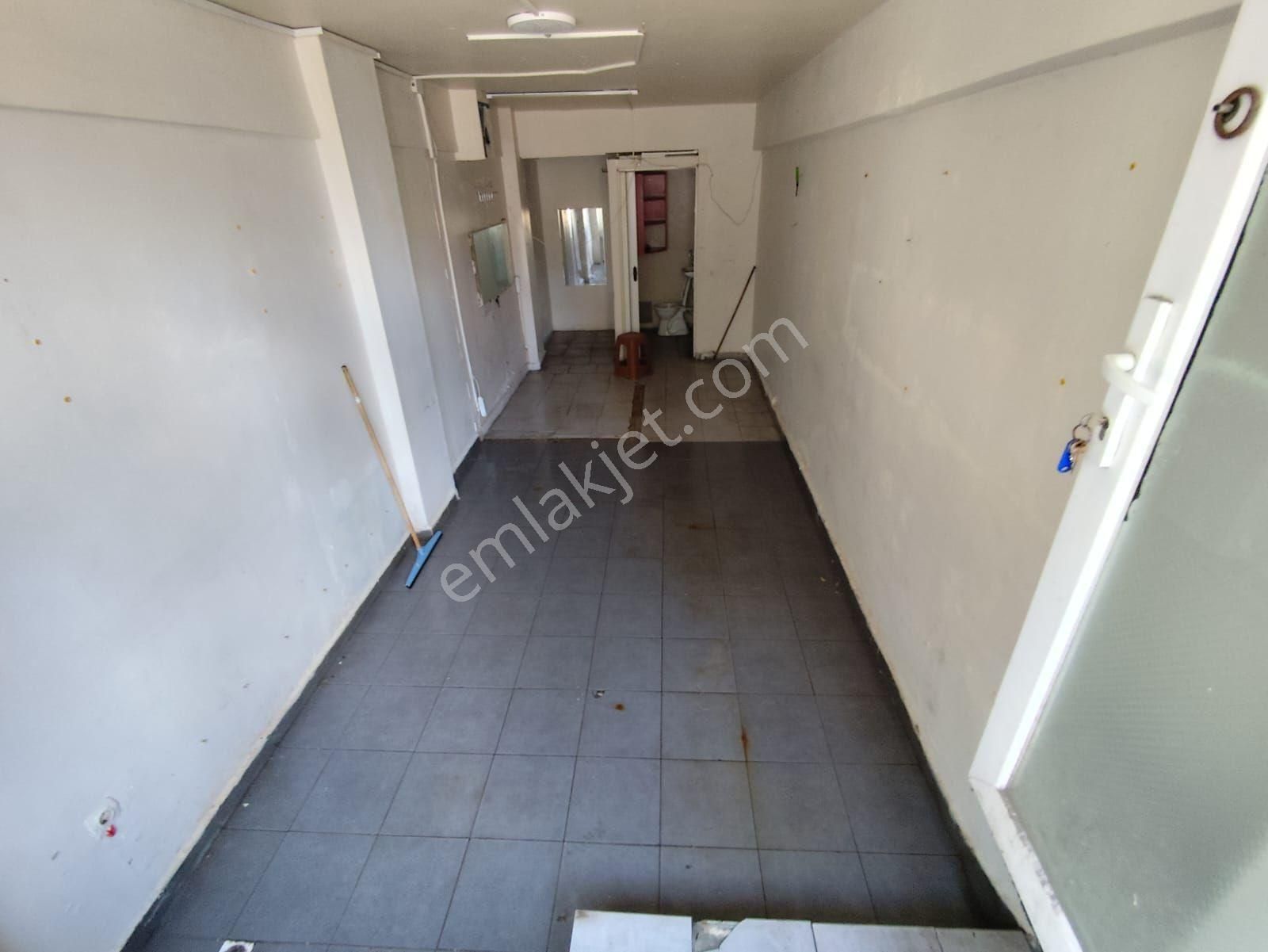 Kocamustafapaşa Silivrikapi İlk Mektep Sok 20 Mt Kiralık Dükkan - Görsel 3