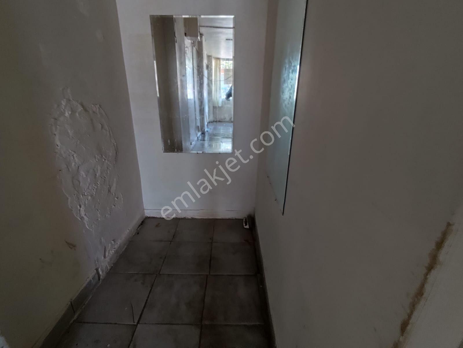 Kocamustafapaşa Silivrikapi İlk Mektep Sok 20 Mt Kiralık Dükkan - Görsel 5
