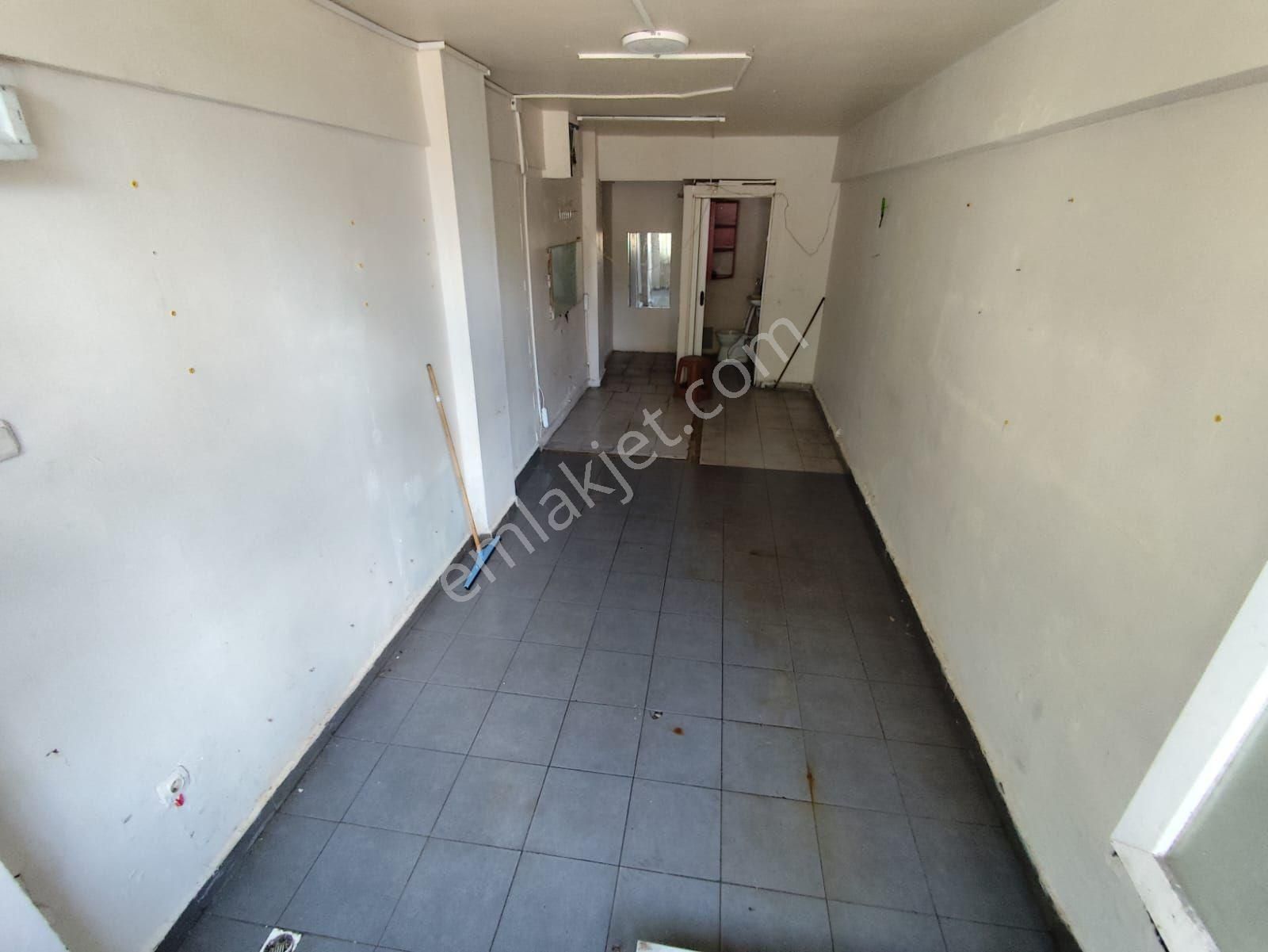 Kocamustafapaşa Silivrikapi İlk Mektep Sok 20 Mt Kiralık Dükkan - Görsel 4