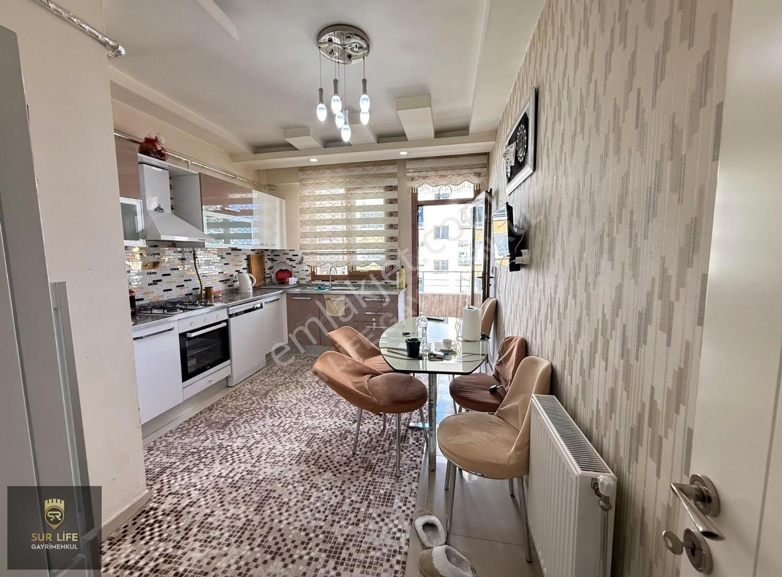 Gökkuşağı Villaları Karşısı Siverek Caddesi Üzeri Satılık Daire