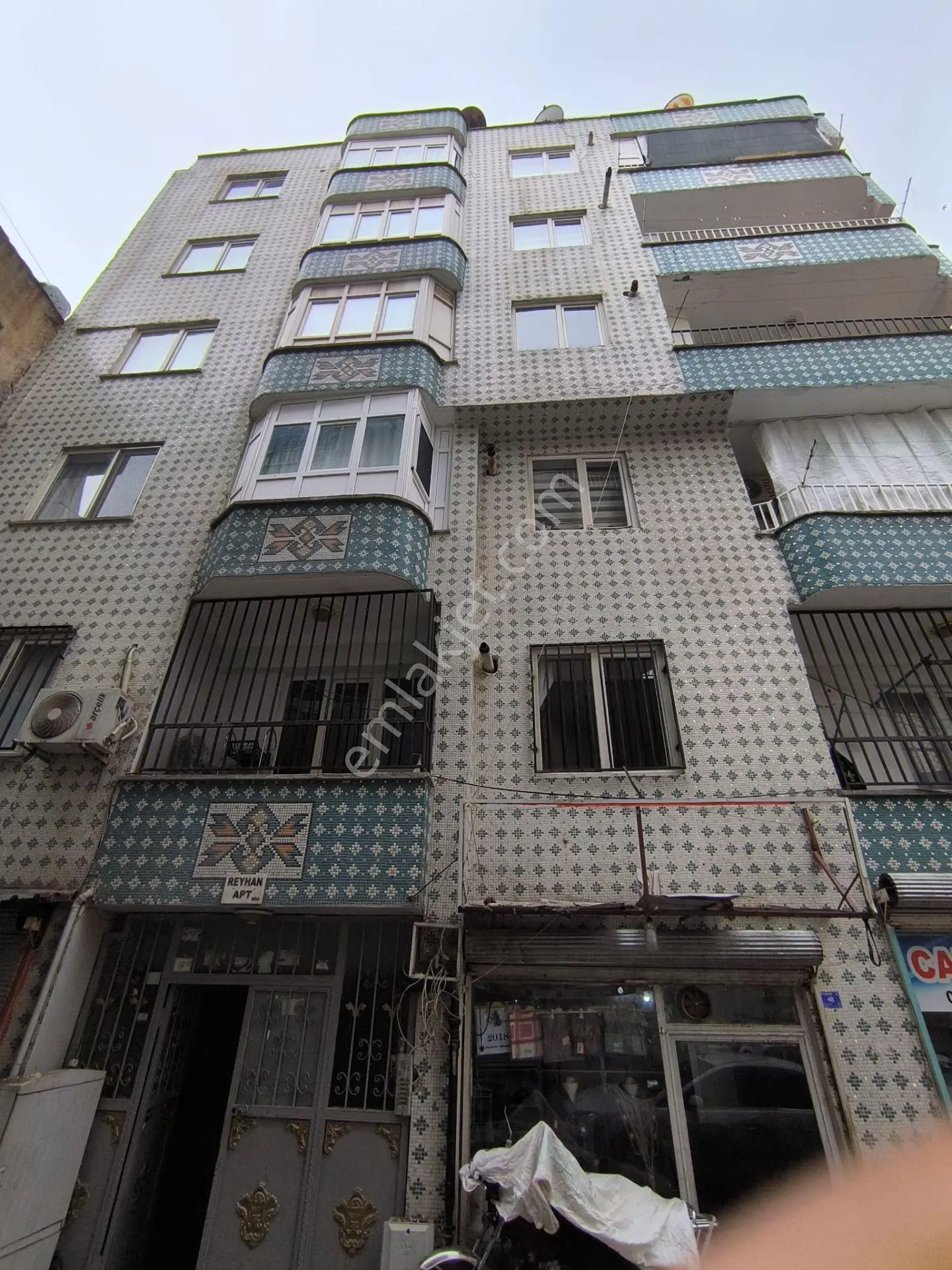Şair Nabi Mahallesinde Doğal Gazlı Ve Bahçeli 4+1 Satılk Giriş Kat