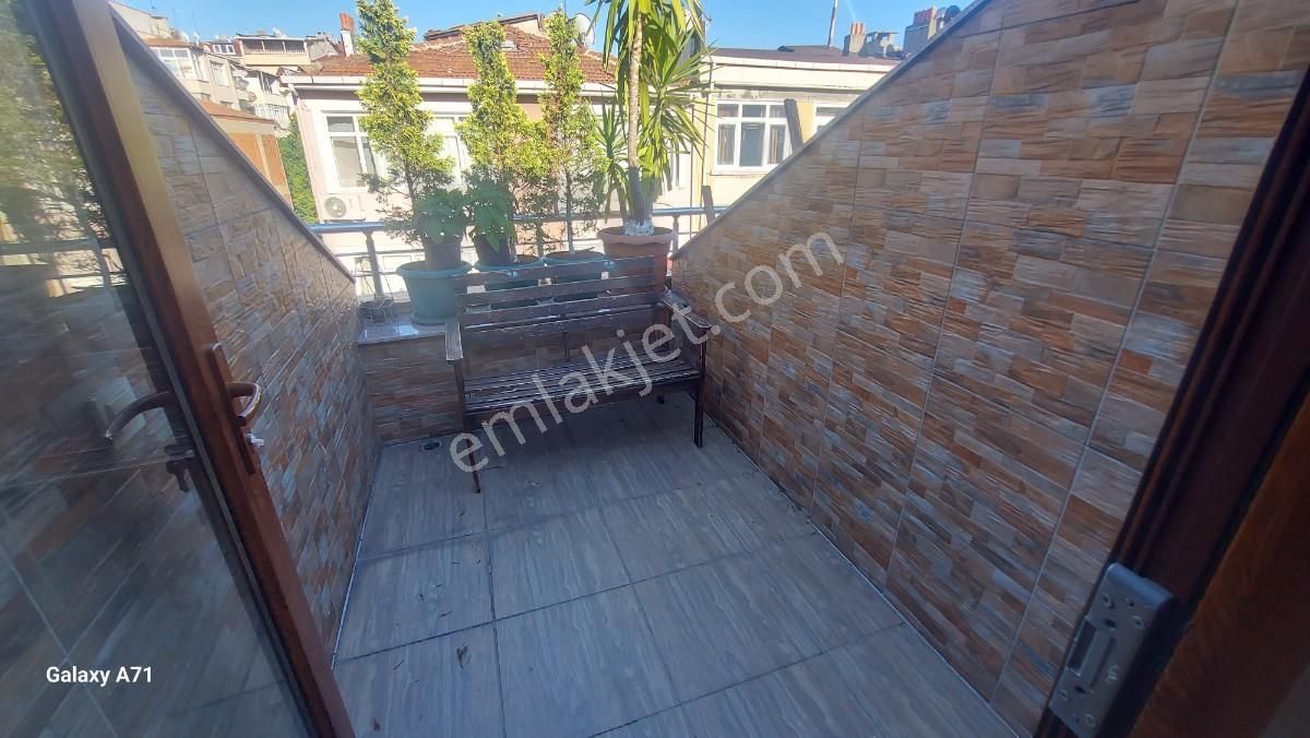 Üsküdar Zeynep Kamilde Genç Binada Dubleks Daire - Görsel 18