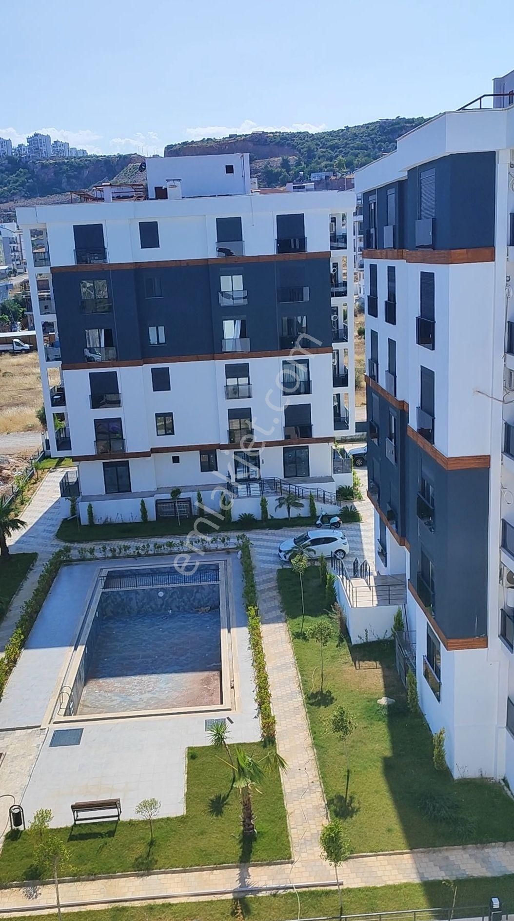 Konfor İçerisinde Yeni Şehir Hastane Yakın Kapalı Otopark Yüzme Havuzlu Site İçi 2+1 Daire