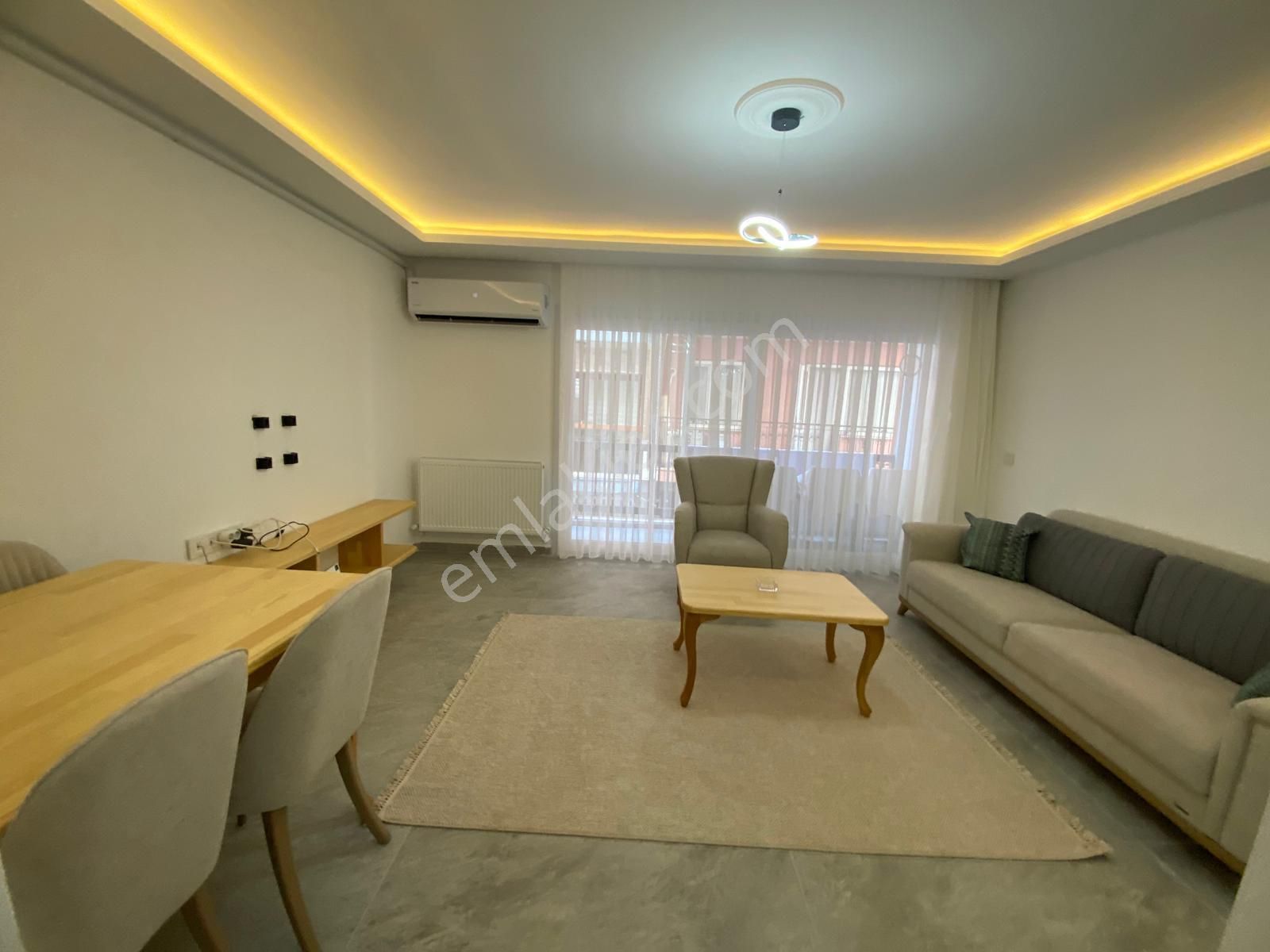 Kuşadası Sahile 50 Mt 2+1 Satılık Daire ( Sıfır Tadilatlı Eşyalı)