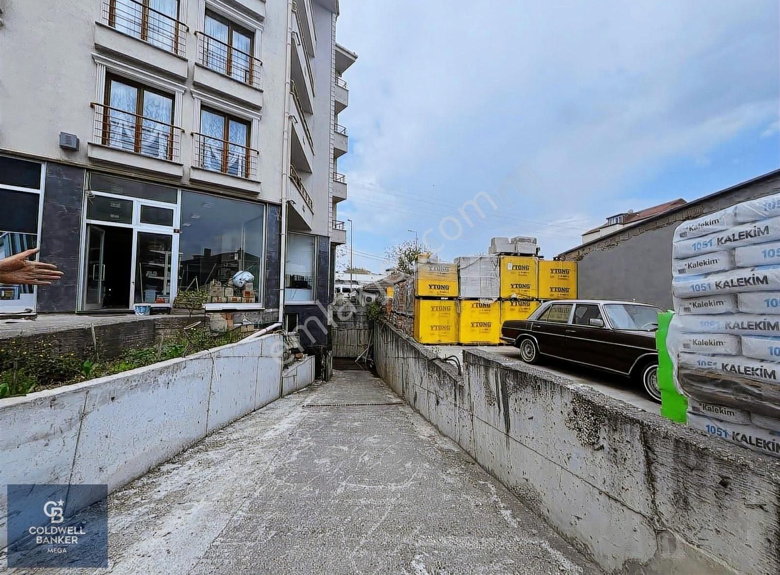 Hadımköy - İstanbul Caddesi Üzerinde 260 M² Kiralık Depo