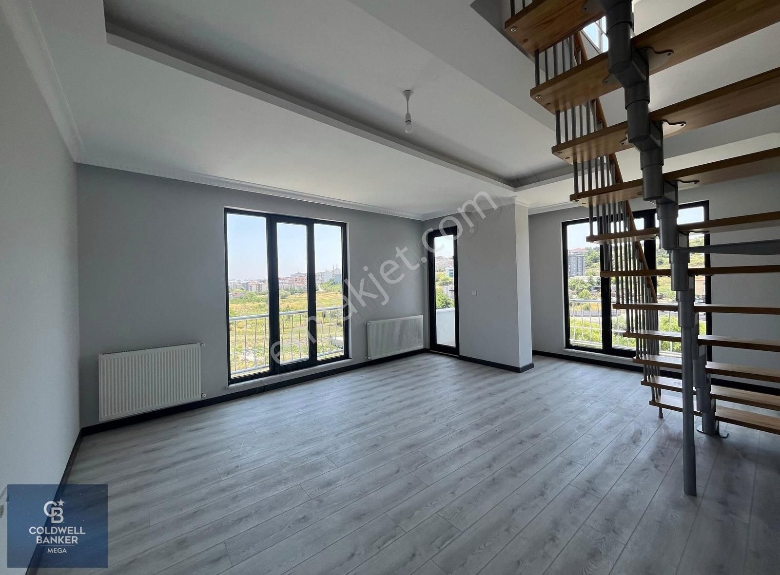Hadımköy Merkez'de Sıfır, Şık Dizaynlı 4+1 Dubleks Daire!