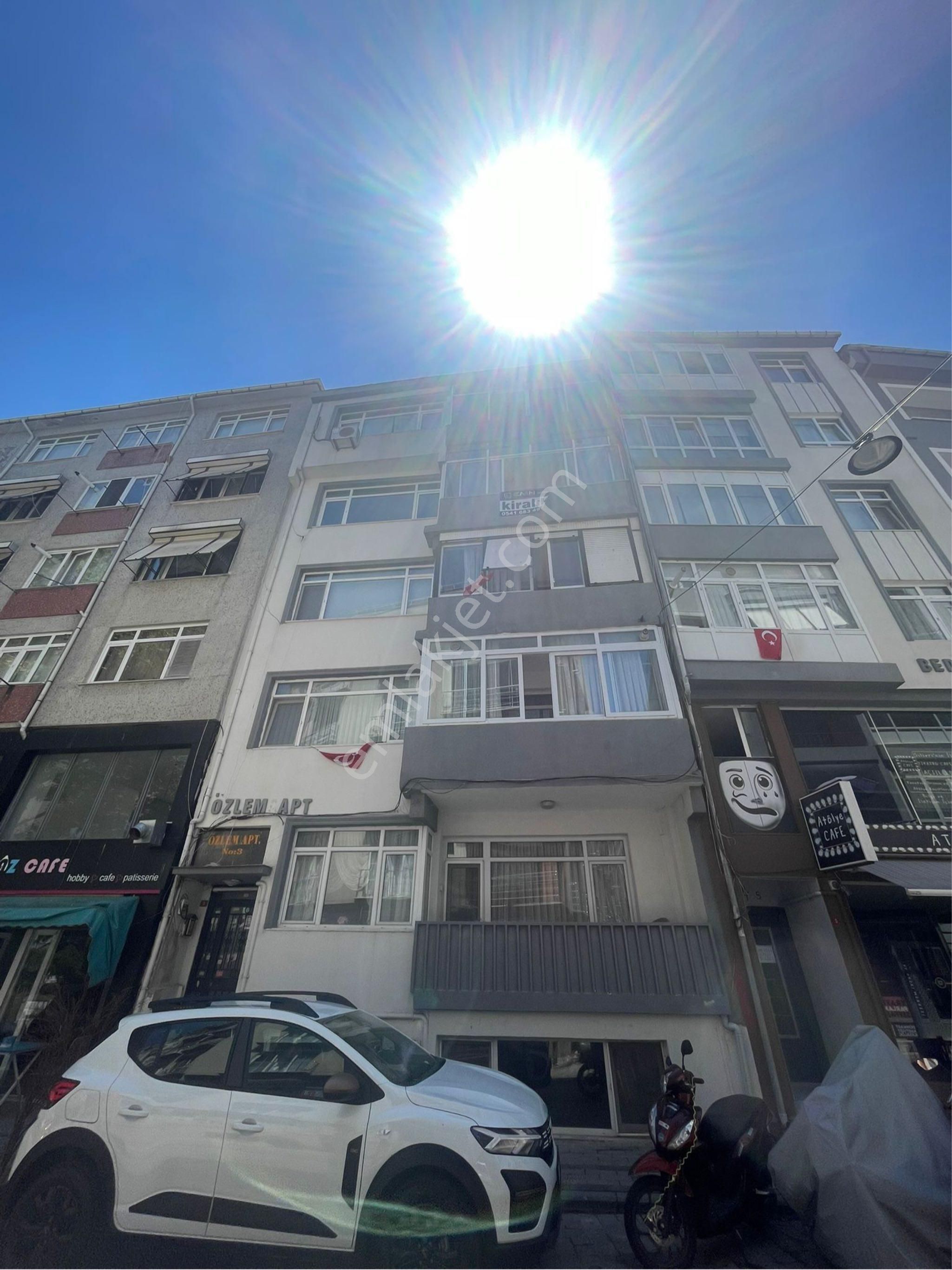 Silivri Merkez De Geniş Çift Balkonlu 2+1 Kiralık Daire