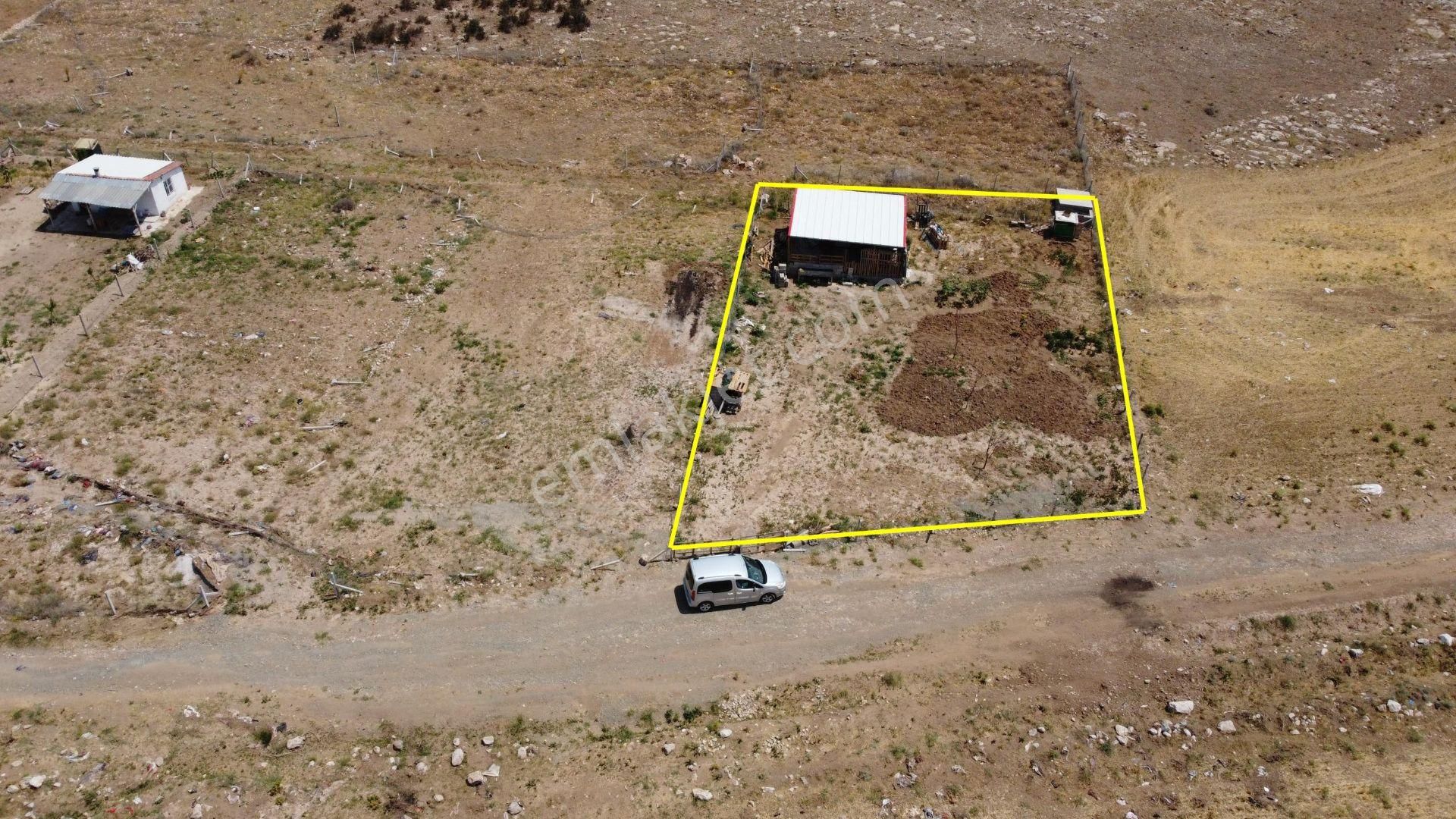 Eşref Topal Gayrimenkulden Gödene De 685 Metre Bahçe Ve Prefabrik Ev