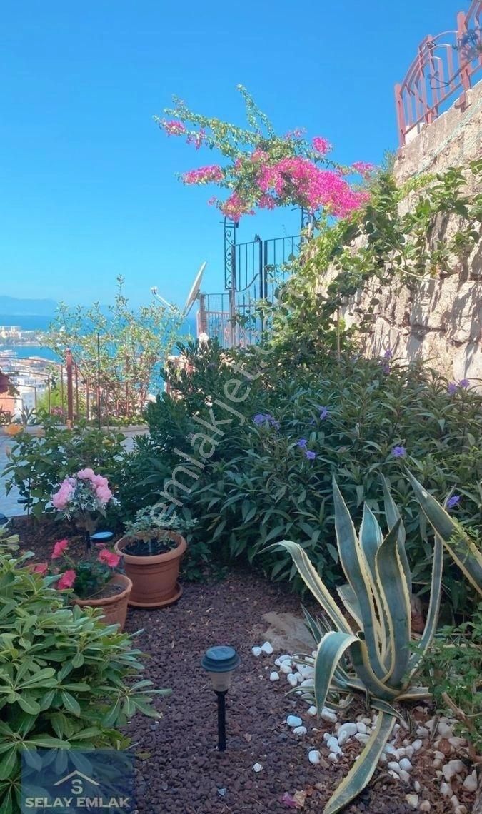 Bodrum Güllük’de Deniz Manzaralı Satılık Bahçe Katı Daire