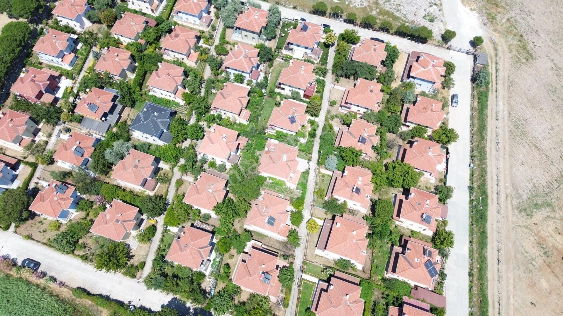 Çanakkale Lapseki Umurbey'de Boğaz Manzaralı, Denize Sıfır Site İçerisinde Müstakil Villa - Görsel 30