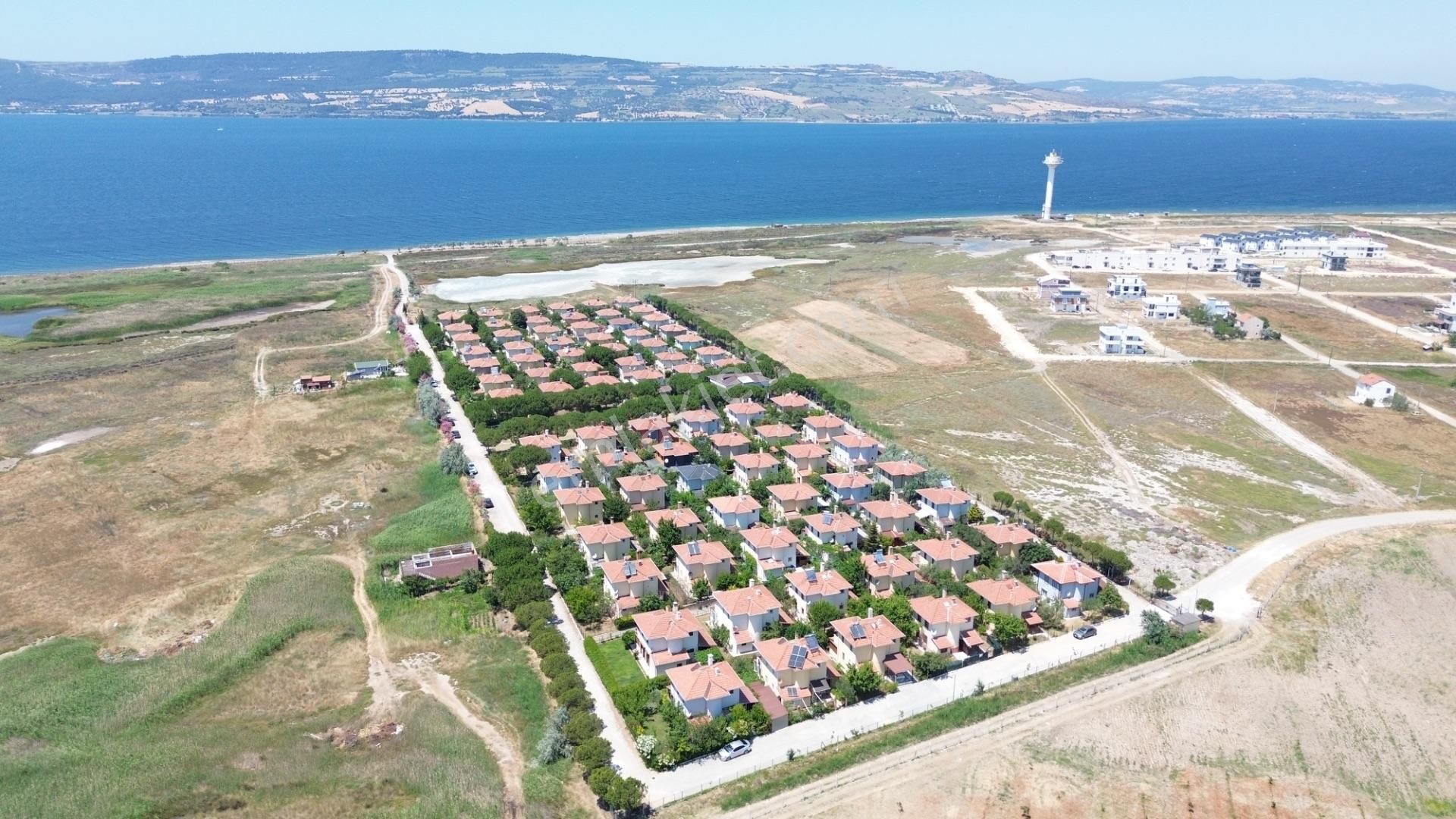 Çanakkale Lapseki Umurbey'de Boğaz Manzaralı, Denize Sıfır Site İçerisinde Müstakil Villa - Görsel 2