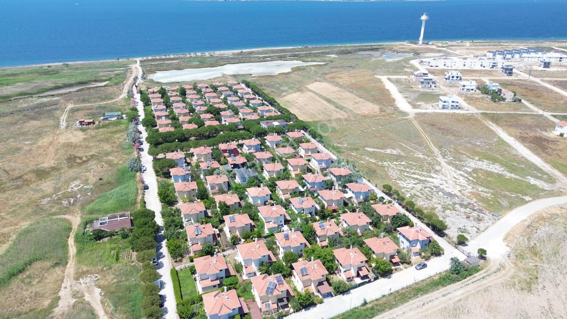 Çanakkale Lapseki Umurbey'de Boğaz Manzaralı, Denize Sıfır Site İçerisinde Müstakil Villa - Görsel 33