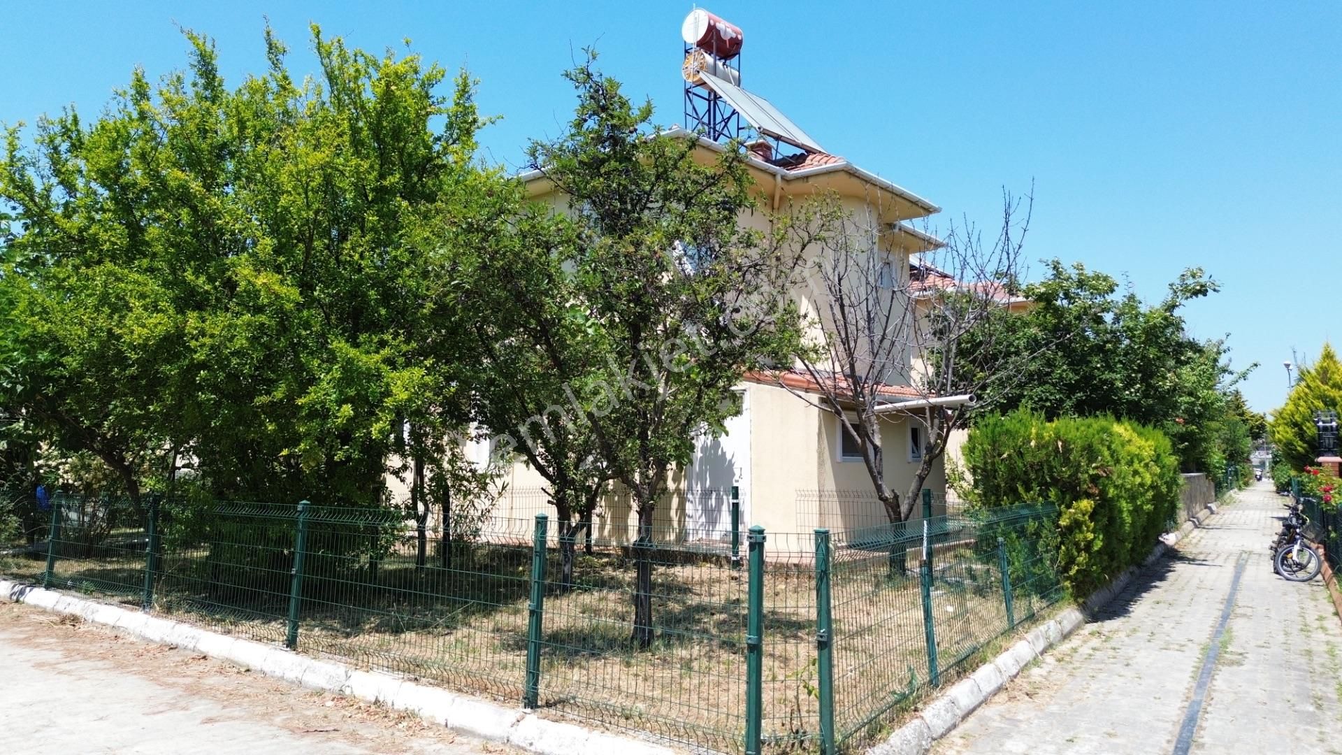 Çanakkale Lapseki Umurbey'de Boğaz Manzaralı, Denize Sıfır Site İçerisinde Müstakil Villa - Görsel 24