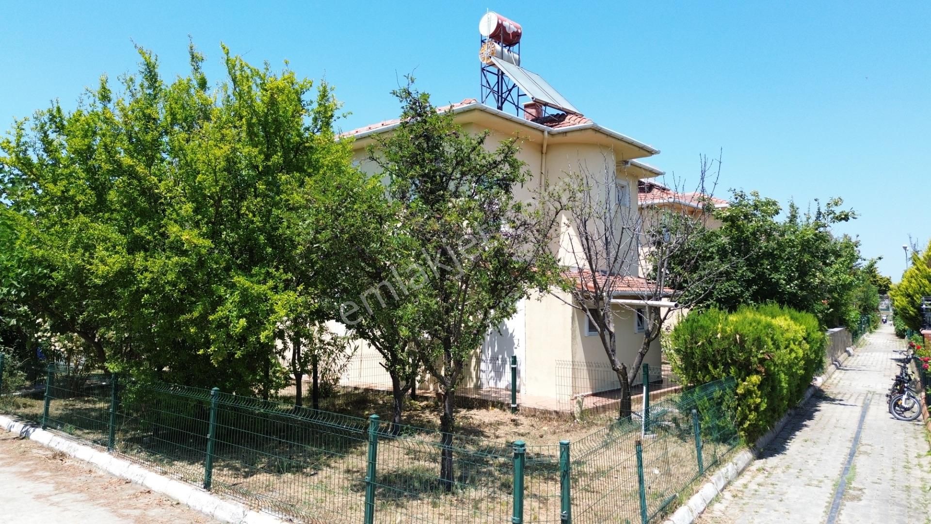 Çanakkale Lapseki Umurbey'de Boğaz Manzaralı, Denize Sıfır Site İçerisinde Müstakil Villa - Görsel 6