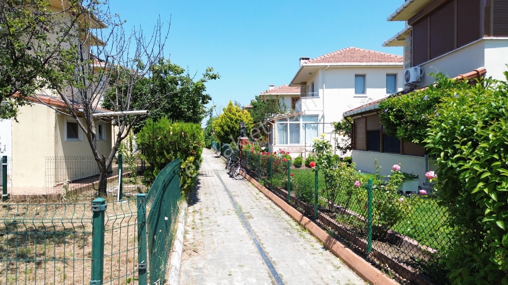 Çanakkale Lapseki Umurbey'de Boğaz Manzaralı, Denize Sıfır Site İçerisinde Müstakil Villa - Görsel 22