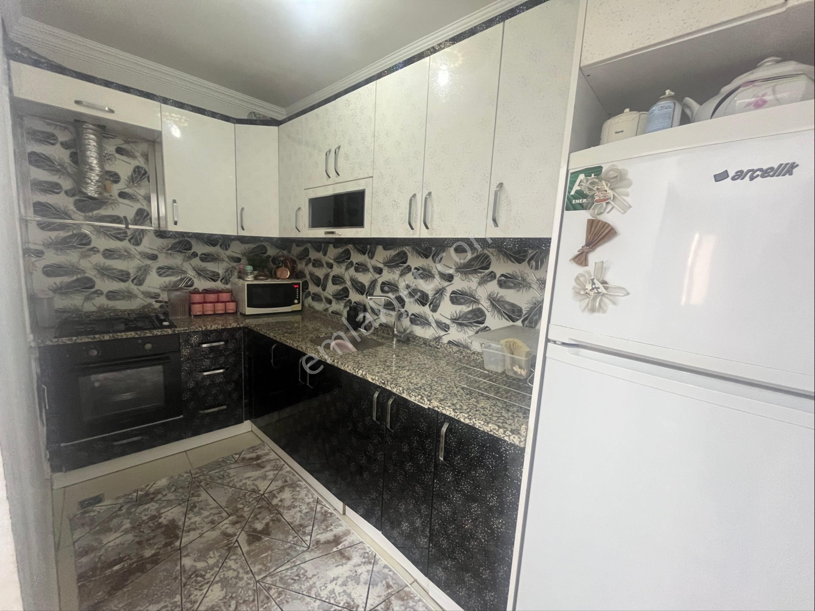 Otuzbeş’ten Acil Satılık 3 Katlı Komple Bina - Kelepir Fiyat - Yüksek Kira Getirisi! - Görsel 11