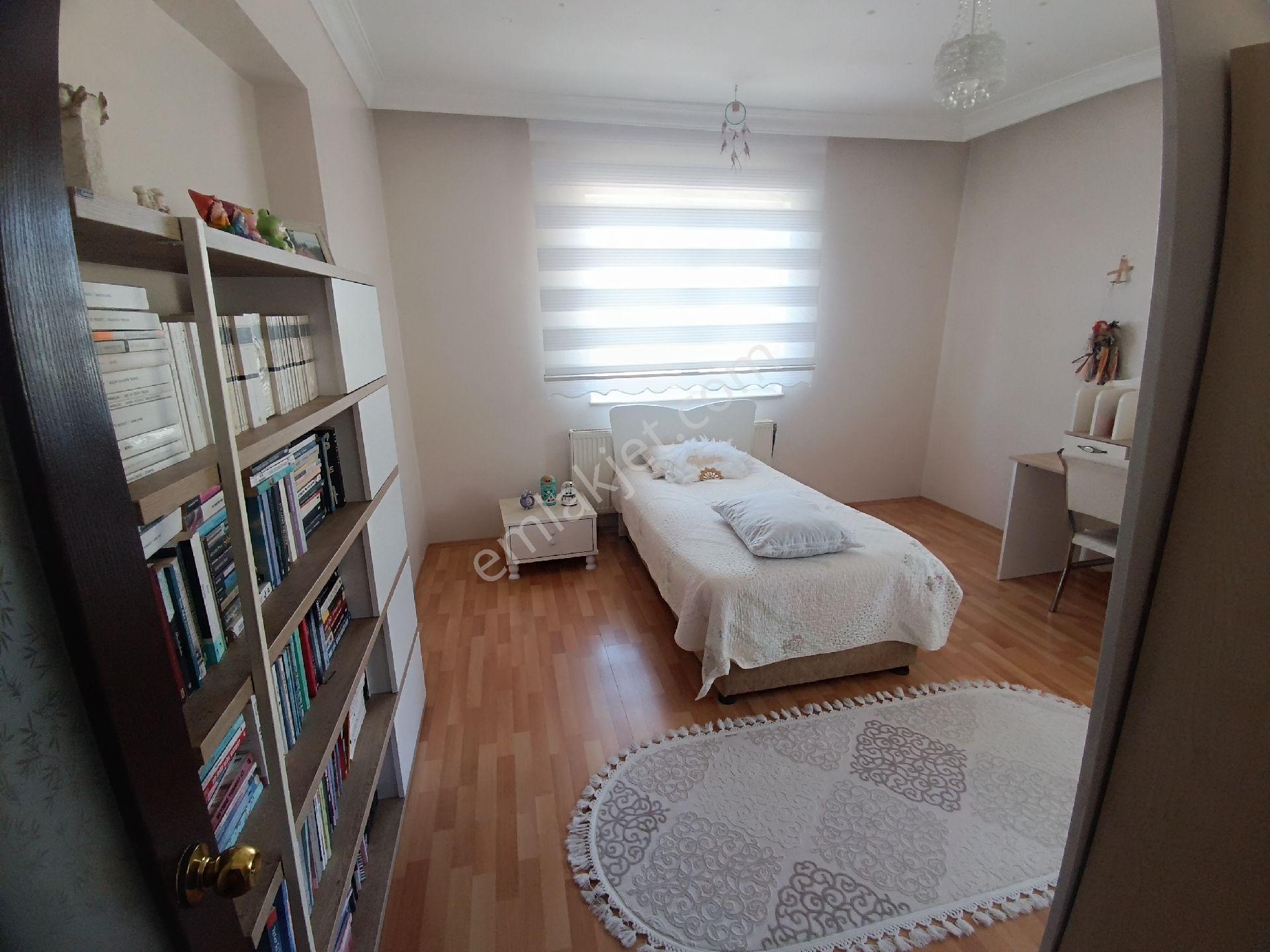 Yıldızkentmerkezde Manzaralı Güneşli 4 Artı 1 Büyük 4 Artı 1 Satılık Lüks Site Dairesi - Görsel 24
