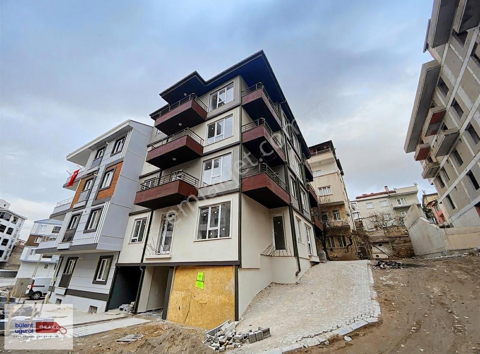 350 Evlerde Kapalı Otoparklı Satılık 1+1