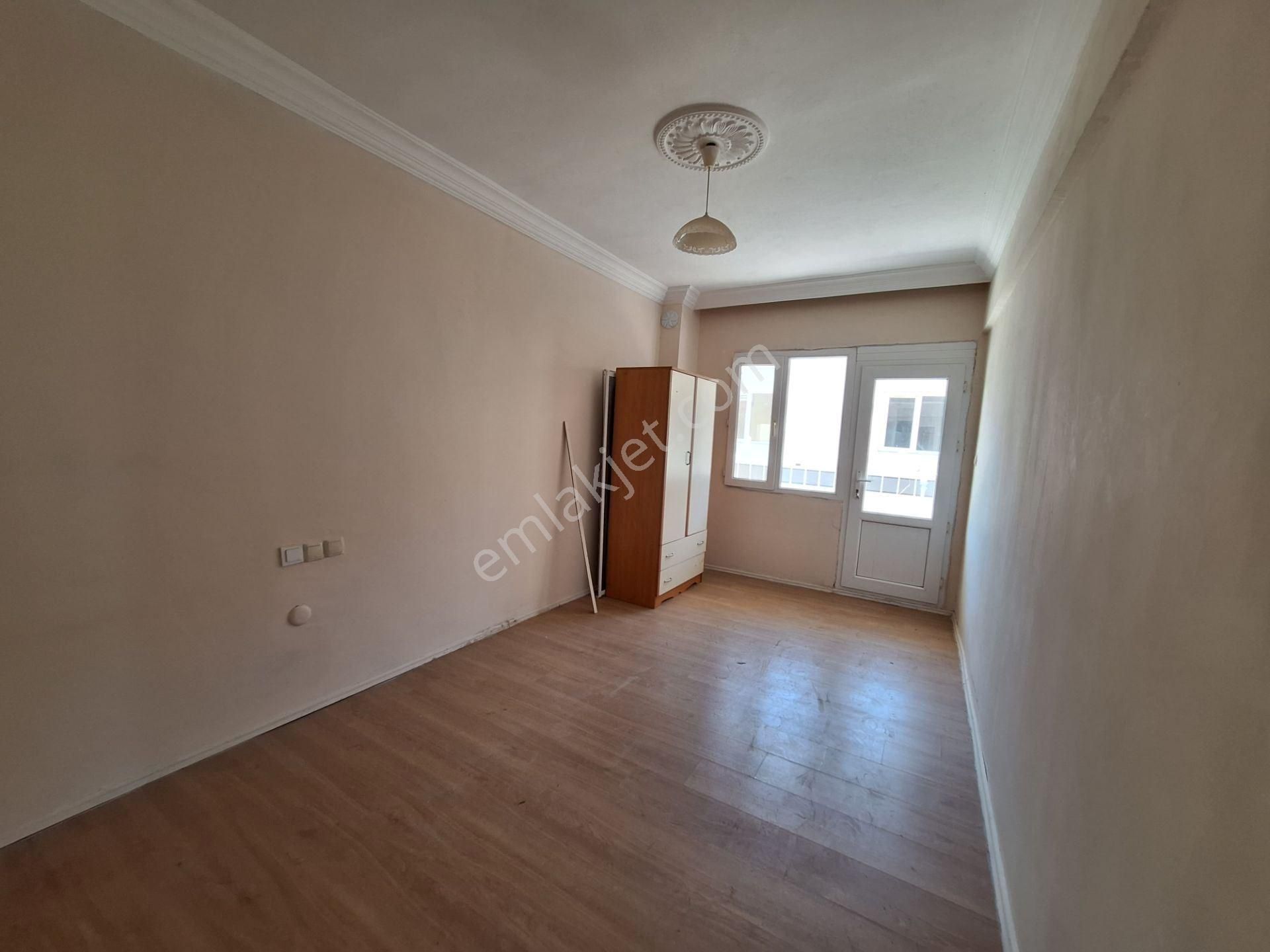 Kuşadası Merkezde Deniz Manzaralı Geniş 3+1 Kiralık Daire