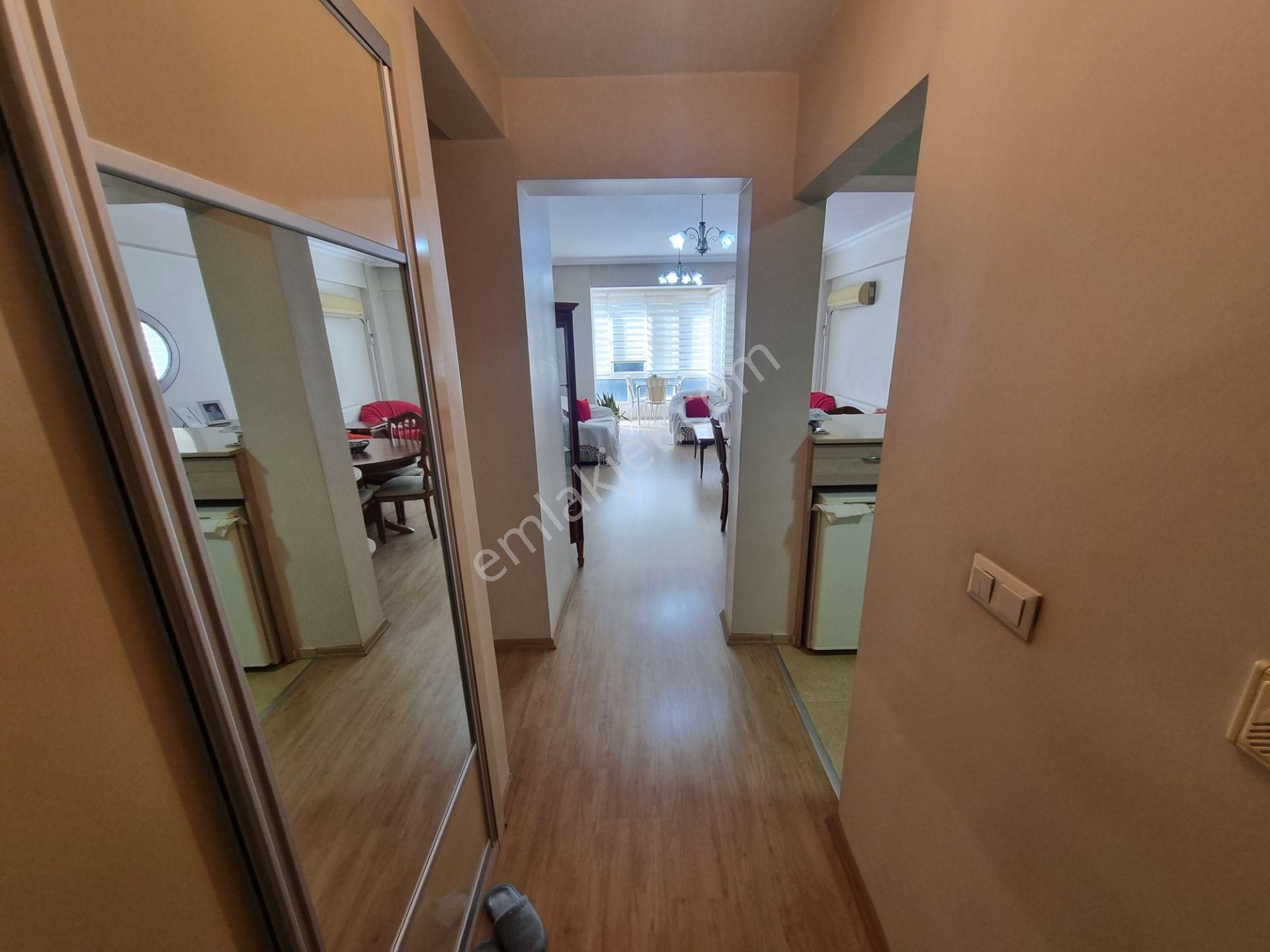 Bostanlı Mah.’de. Sahile Çok Yakın Kiralık 3+1 Tadilatlı Daire