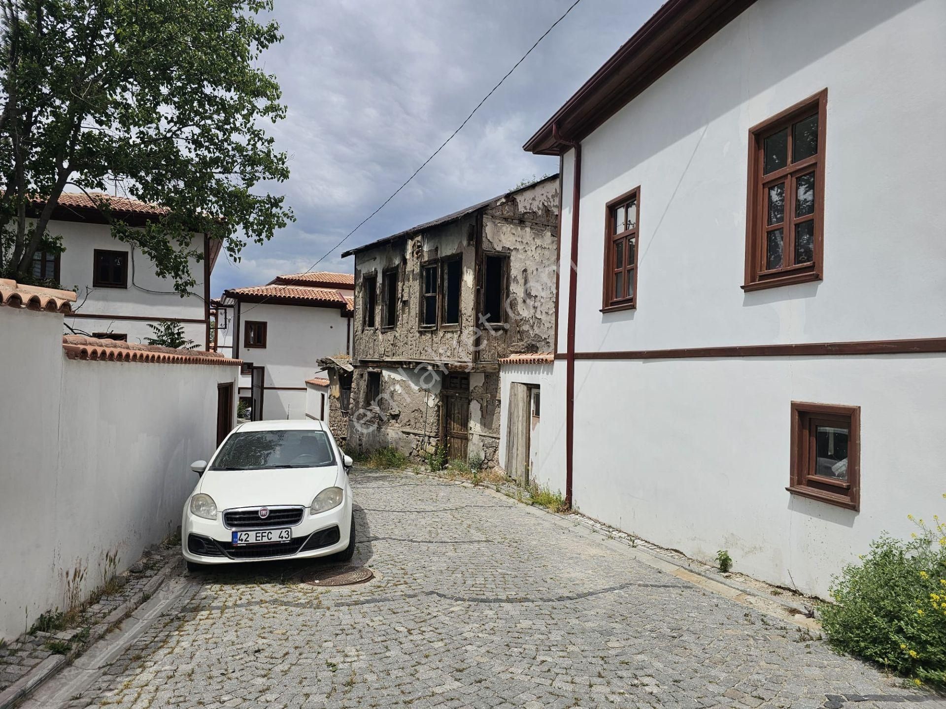Kale İçinde Müstakil 2 Katlı Ahşap Eski Ev