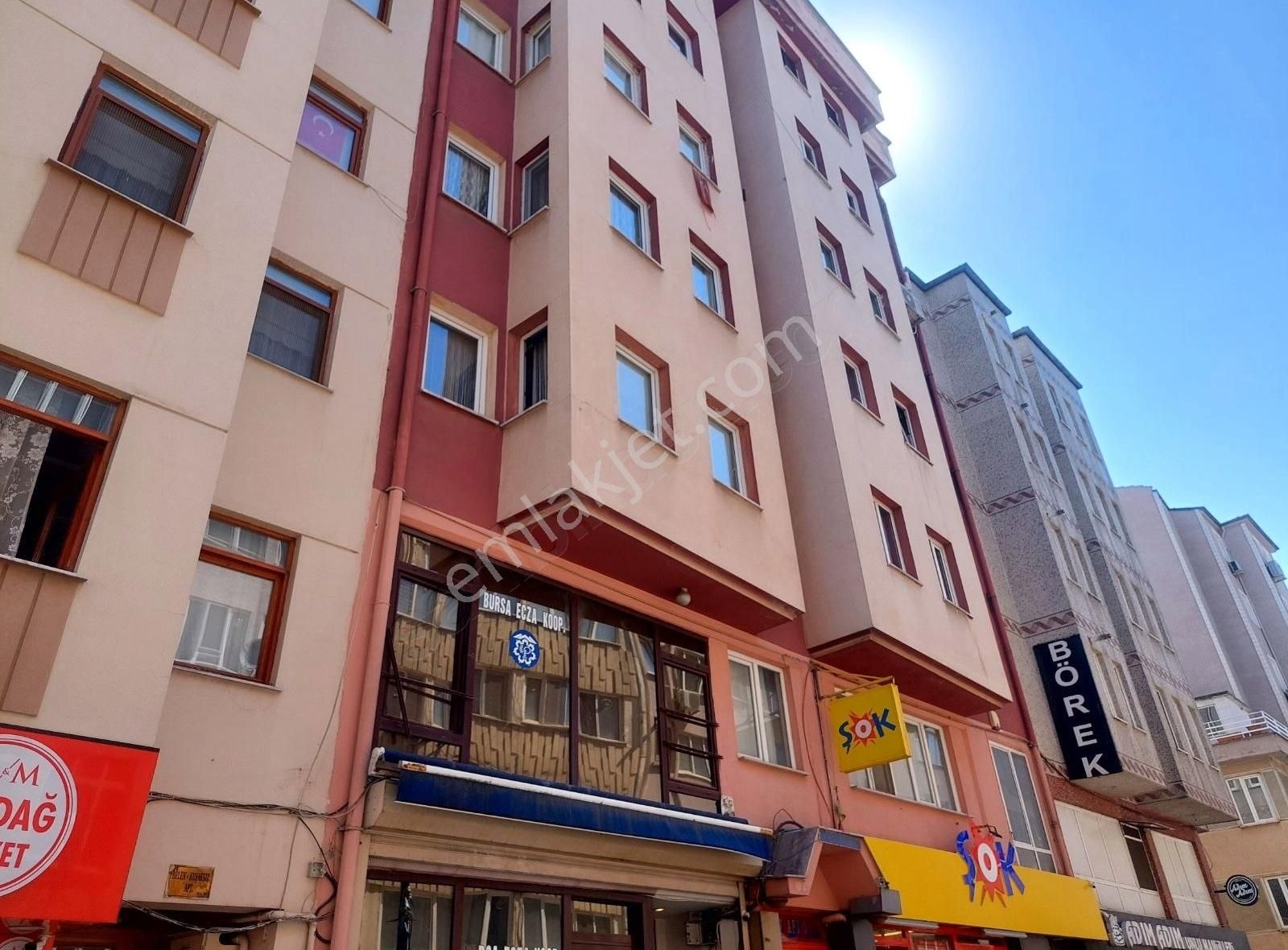 Hanedan'dan Cadde Üstü 2+1 Arakat Daire
