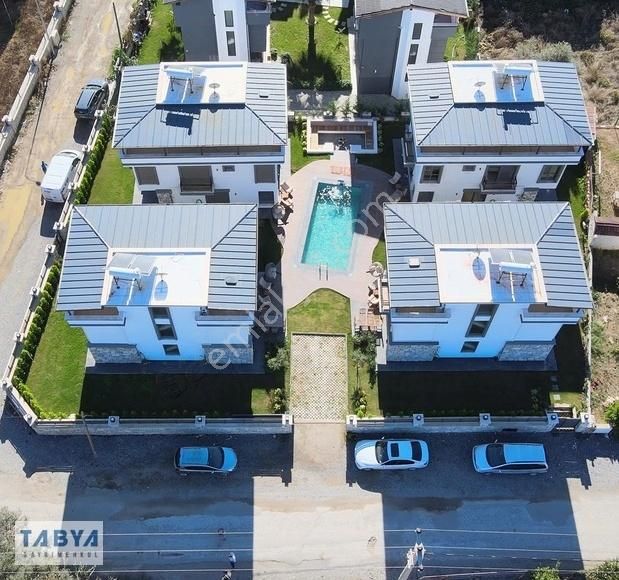 Sığacık'da Site İçerisinde Ful Eşyalı Havuzlu Tam Müstakil Villa - Görsel 31