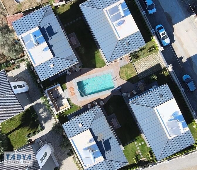 Sığacık'da Site İçerisinde Ful Eşyalı Havuzlu Tam Müstakil Villa - Görsel 32