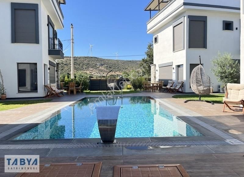 Sığacık'da Site İçerisinde Ful Eşyalı Havuzlu Tam Müstakil Villa - Görsel 34